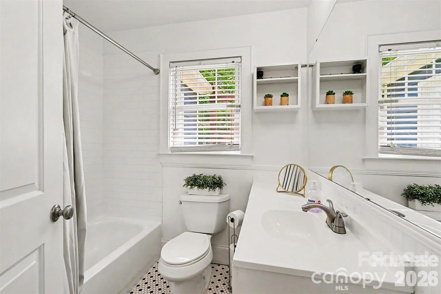 1013 Spruce Street Property Photo 9