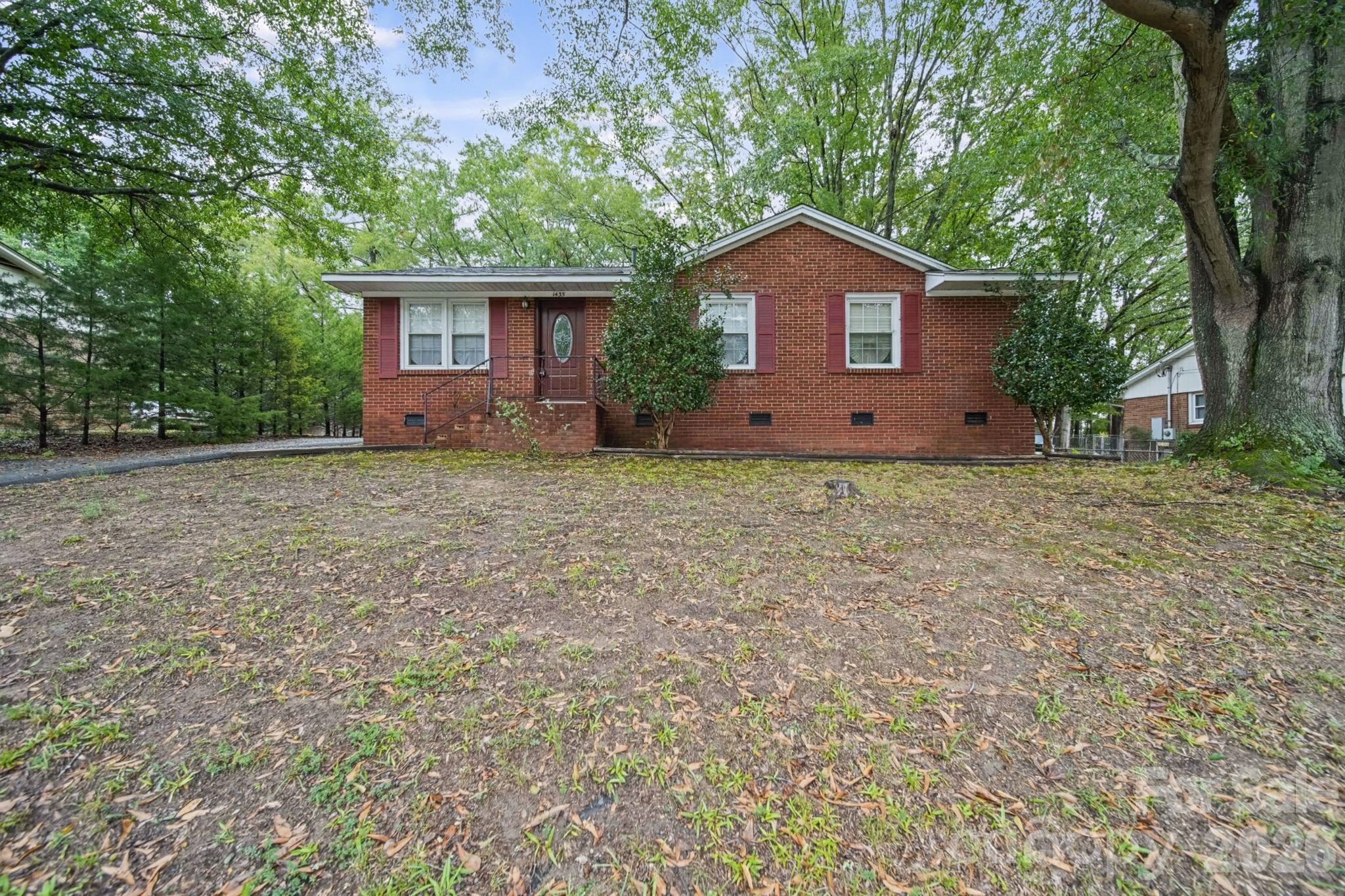 1435 Green Circle Drive Property Photo 1