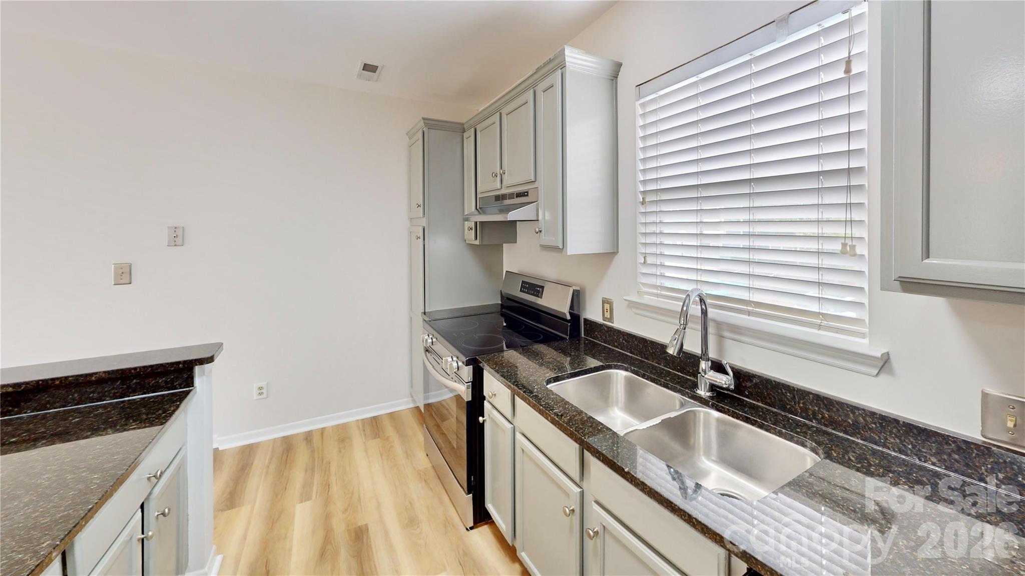 525 Olmsted Park Place M Property Photo 17