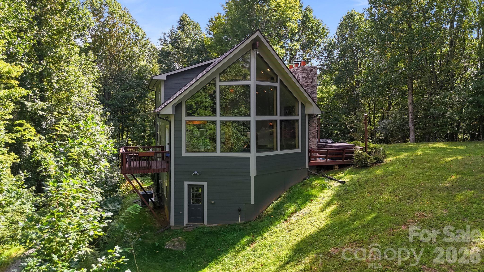 558 Perri Creek Way Property Photo 2