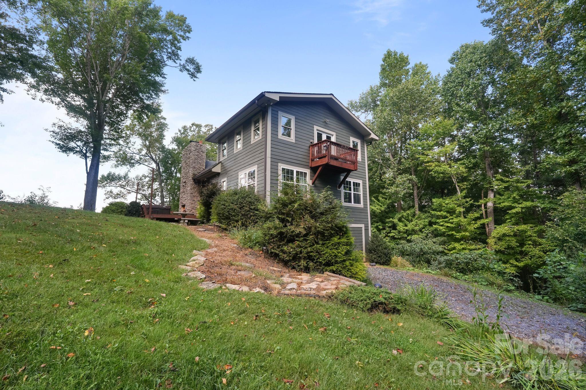 558 Perri Creek Way Property Photo 3