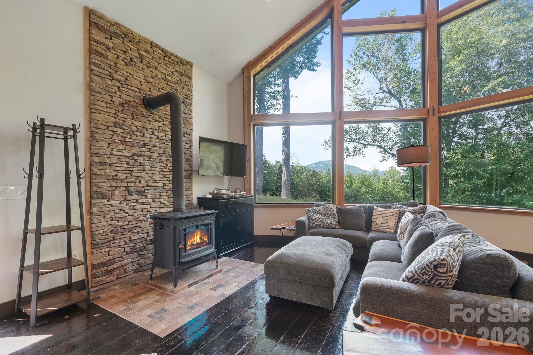558 Perri Creek Way Property Photo 8