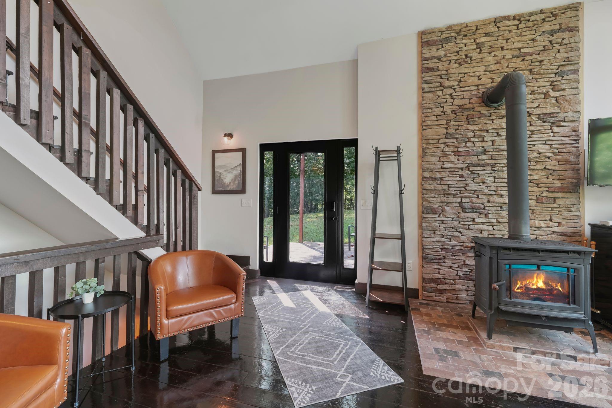 558 Perri Creek Way Property Photo 9