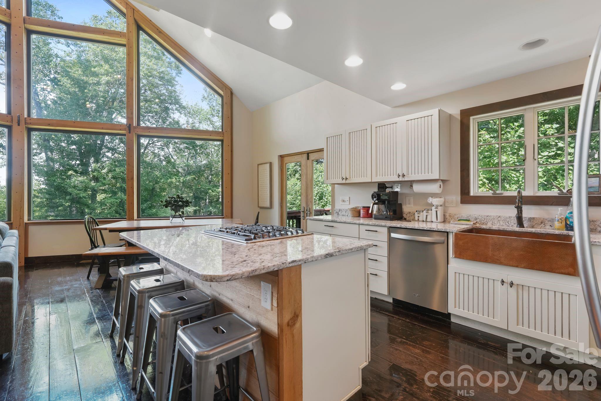 558 Perri Creek Way Property Photo 11