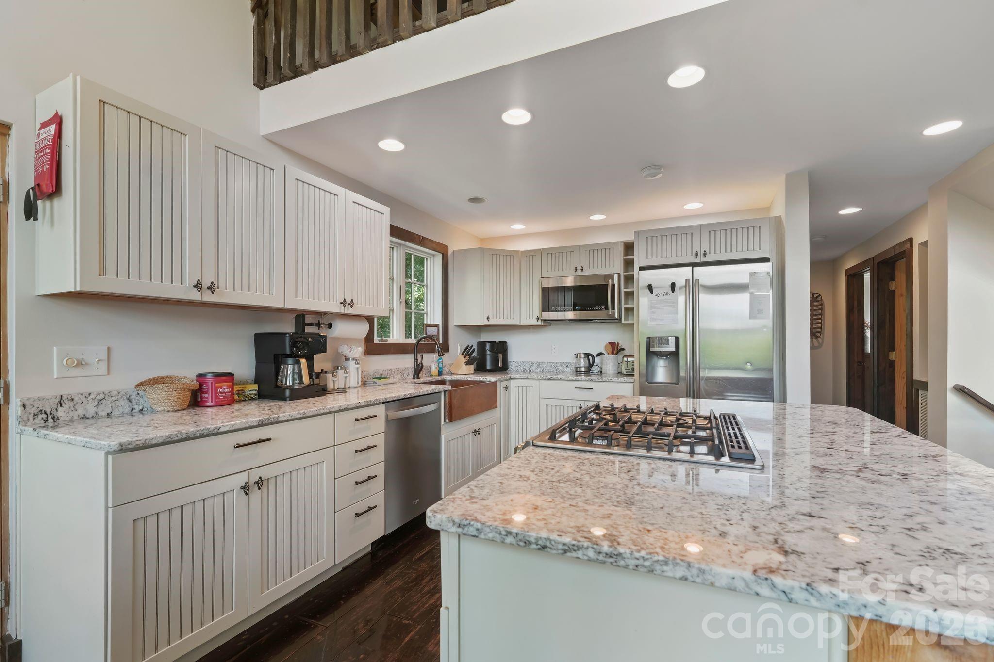 558 Perri Creek Way Property Photo 14