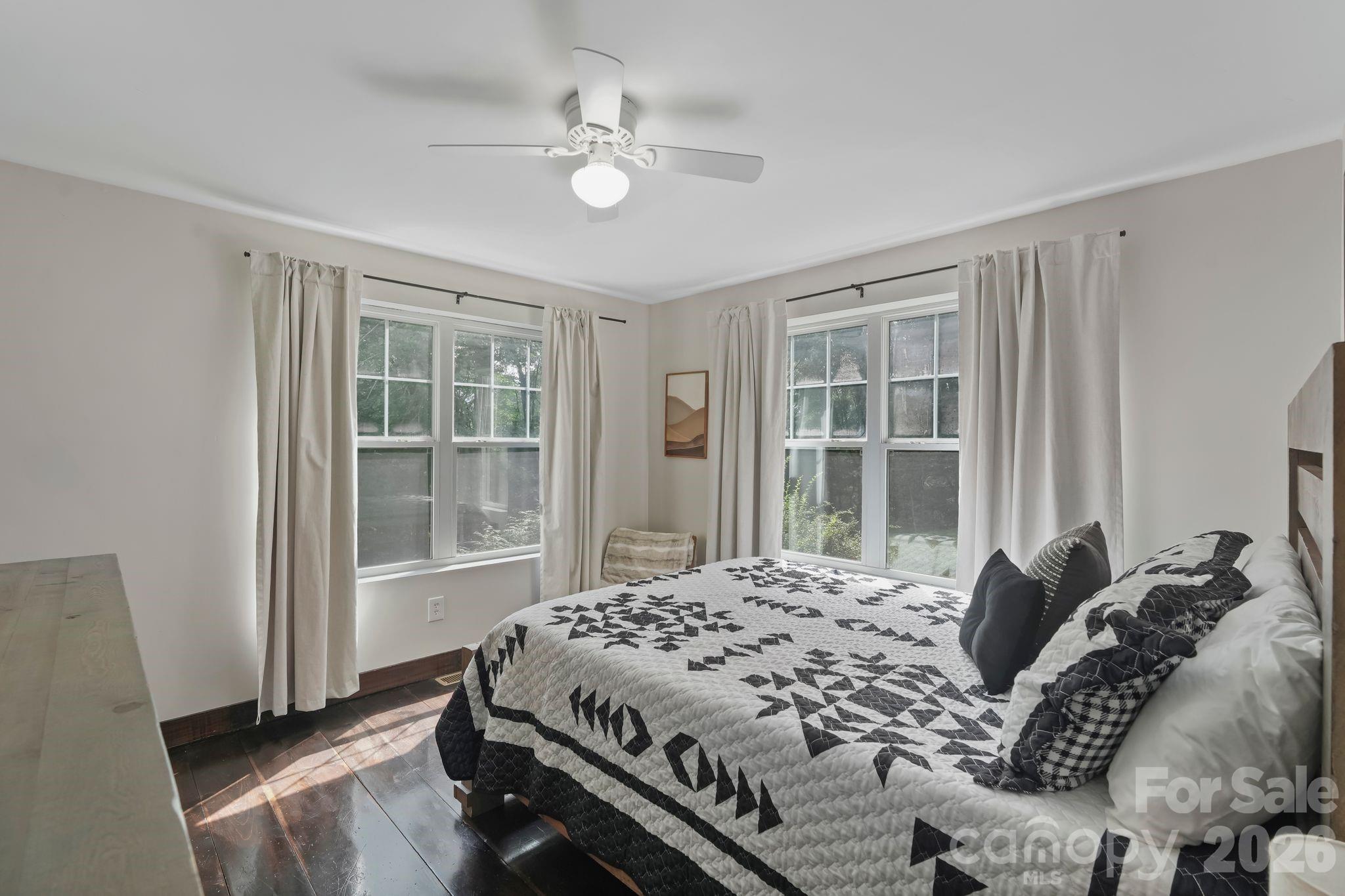 558 Perri Creek Way Property Photo 35