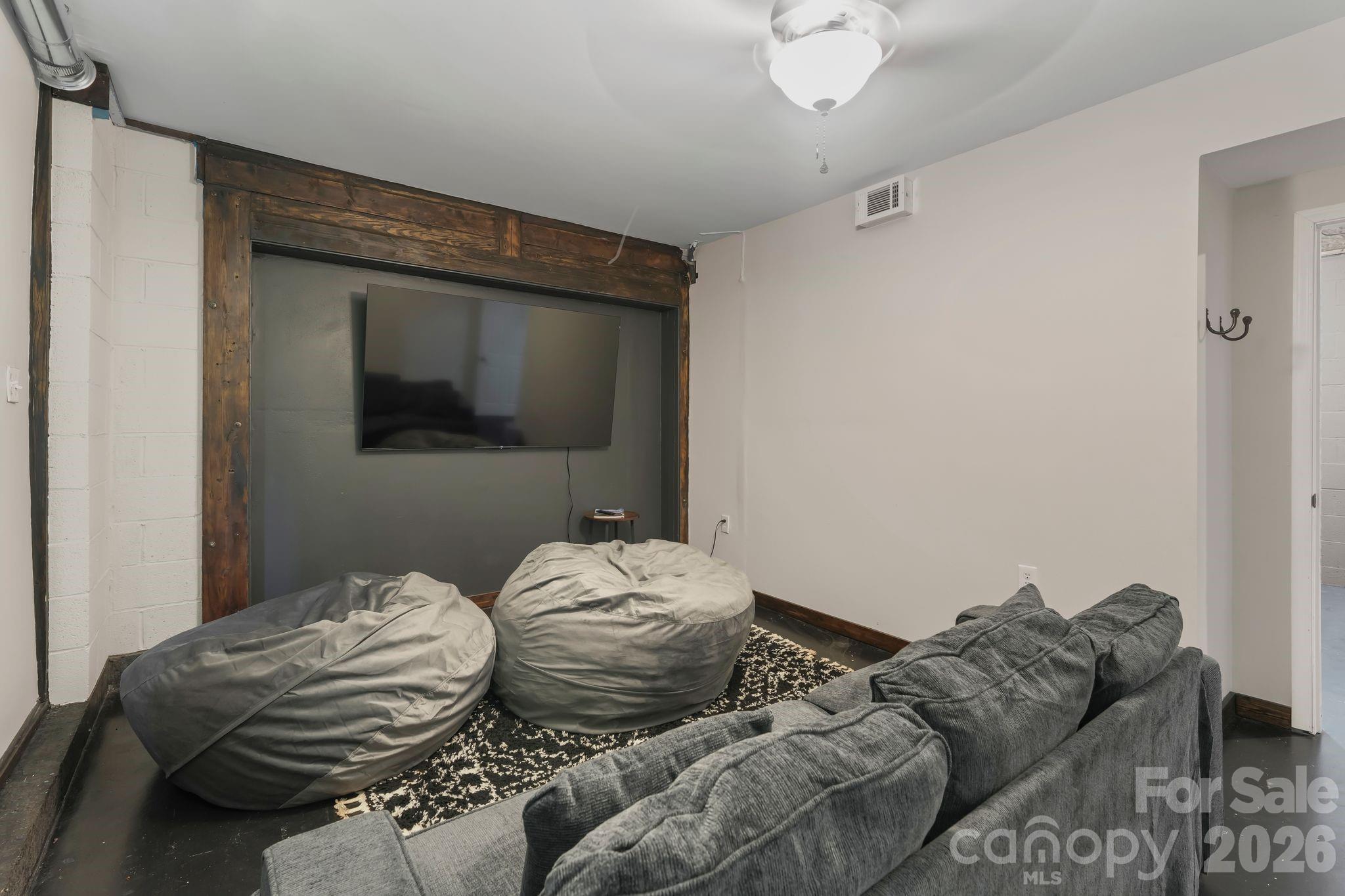 558 Perri Creek Way Property Photo 43