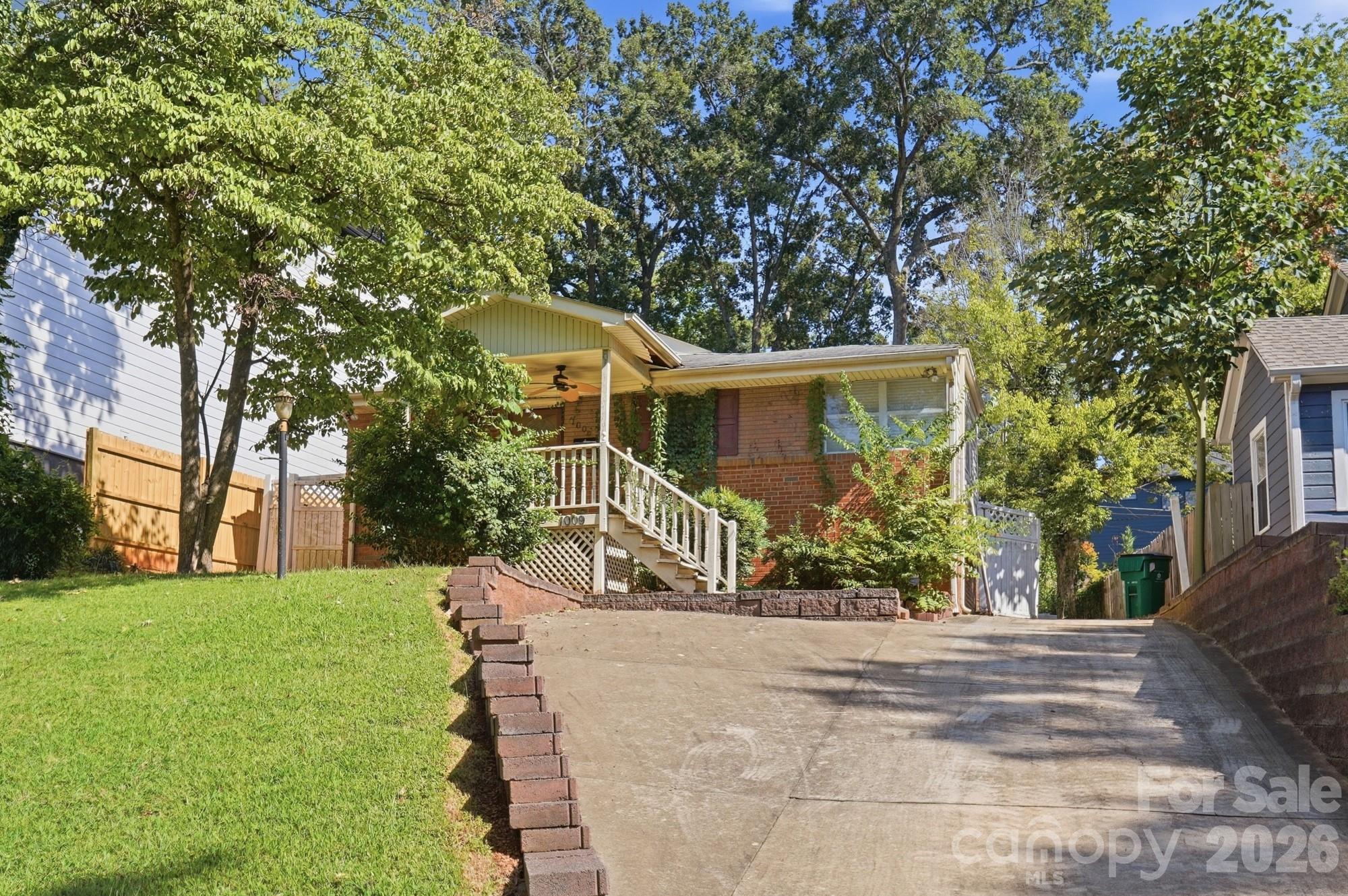 1009 Spruce Street Property Photo 1