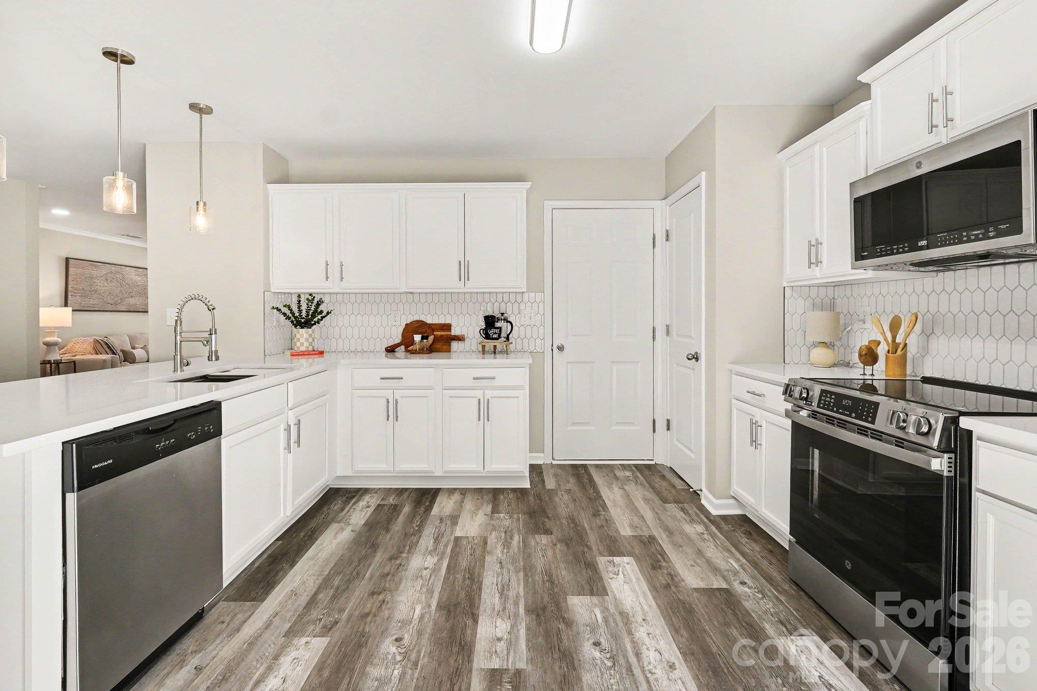 6826 Broad Valley Court Property Photo 10