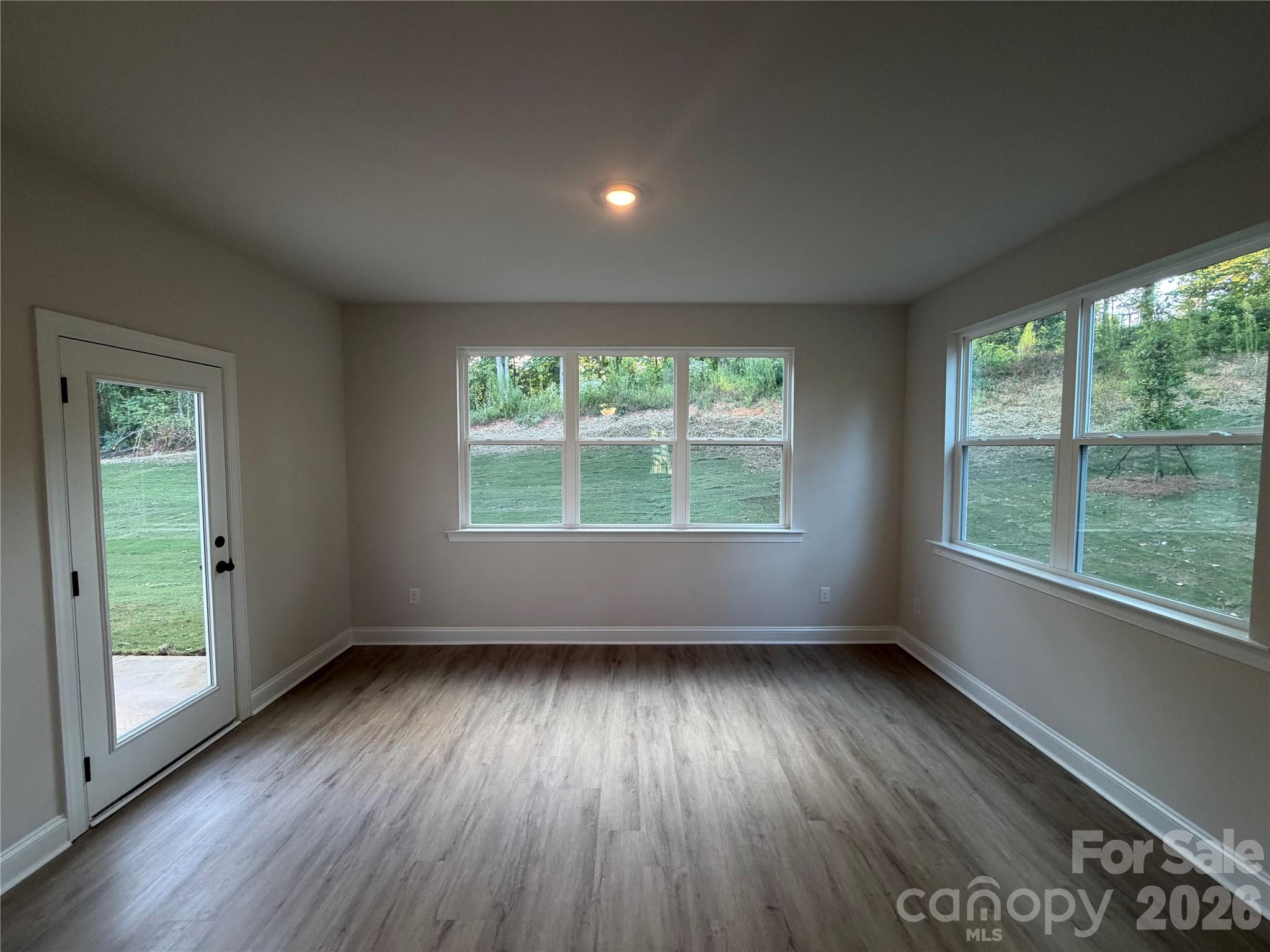 552 Carolyn Lane Property Photo 16