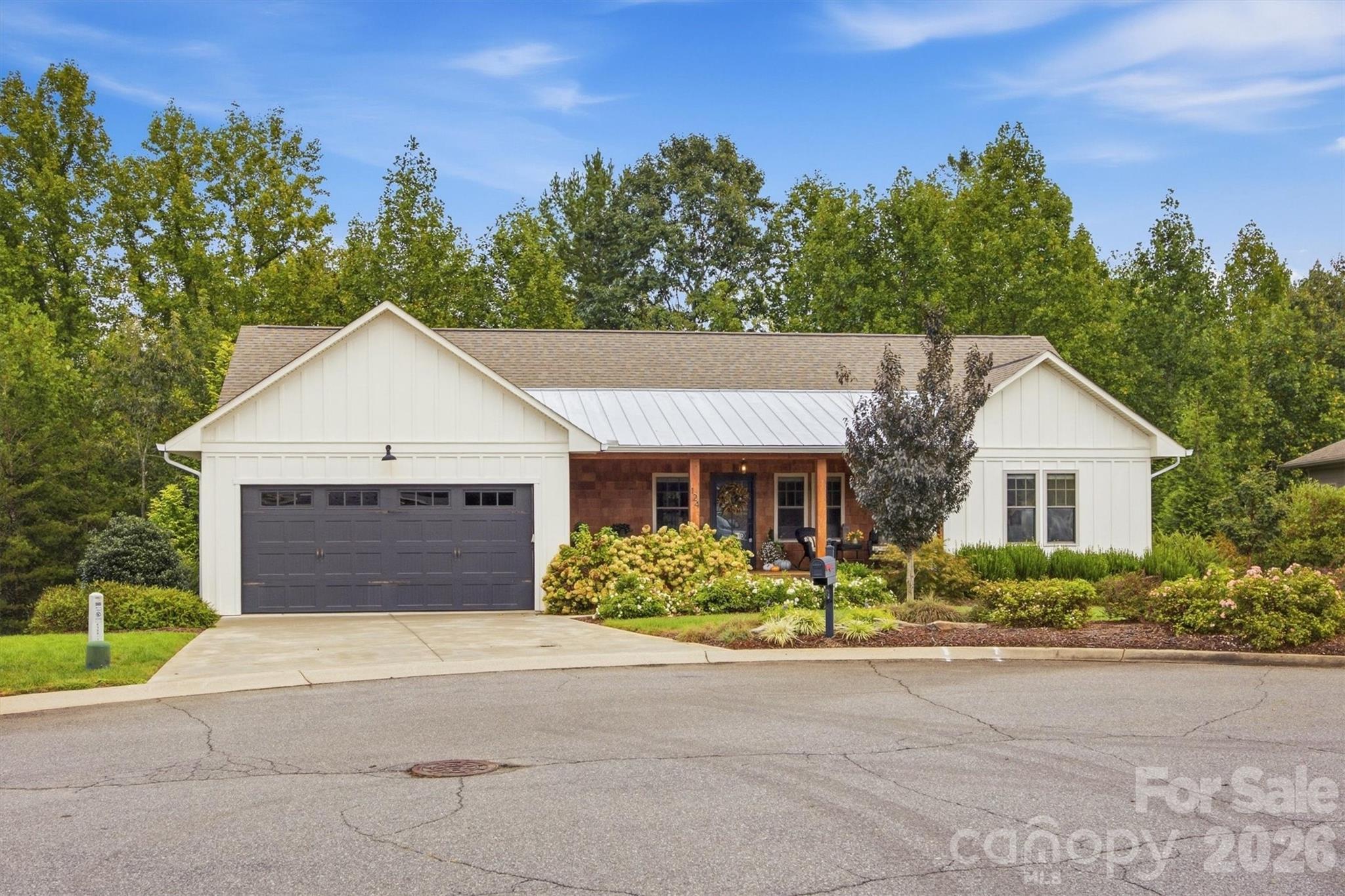 124 Beechmont Drive Property Photo 1