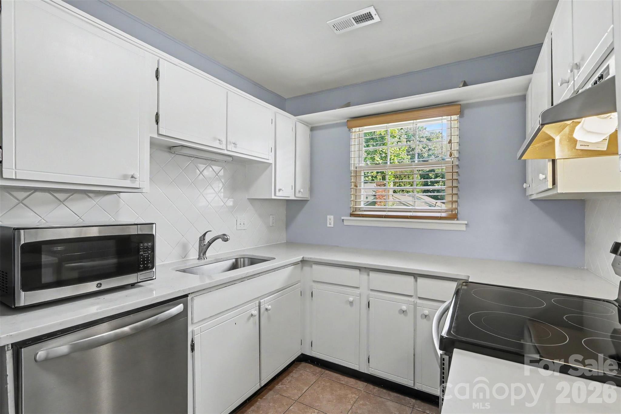 8521 Castle Pine Court Property Photo 7
