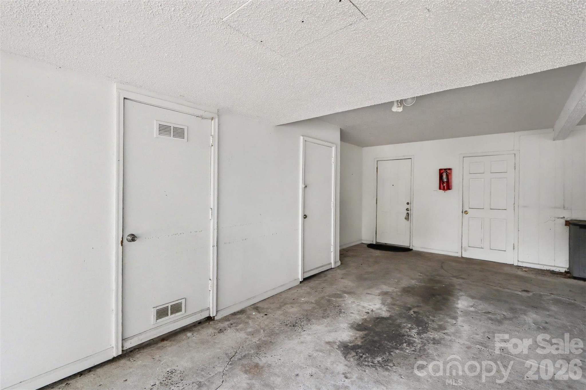 8521 Castle Pine Court Property Photo 18