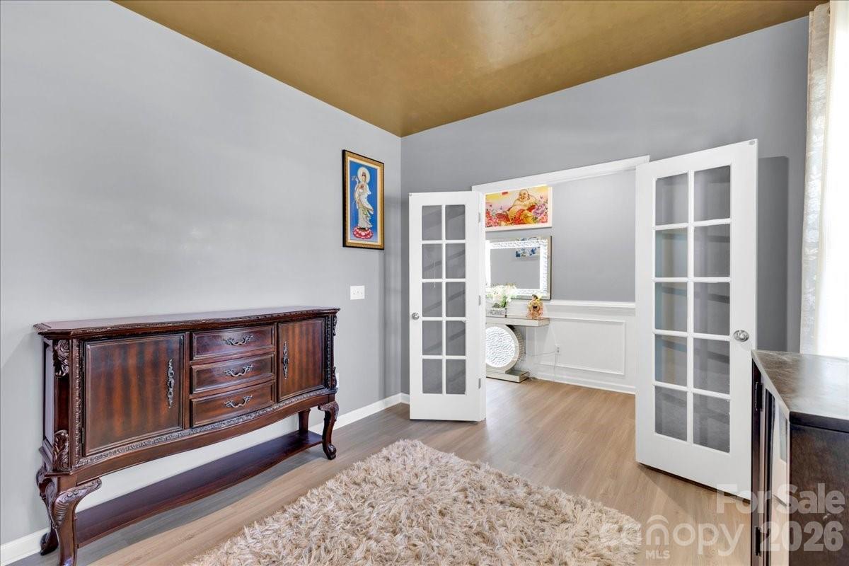 14727 Superior Street Property Photo 4