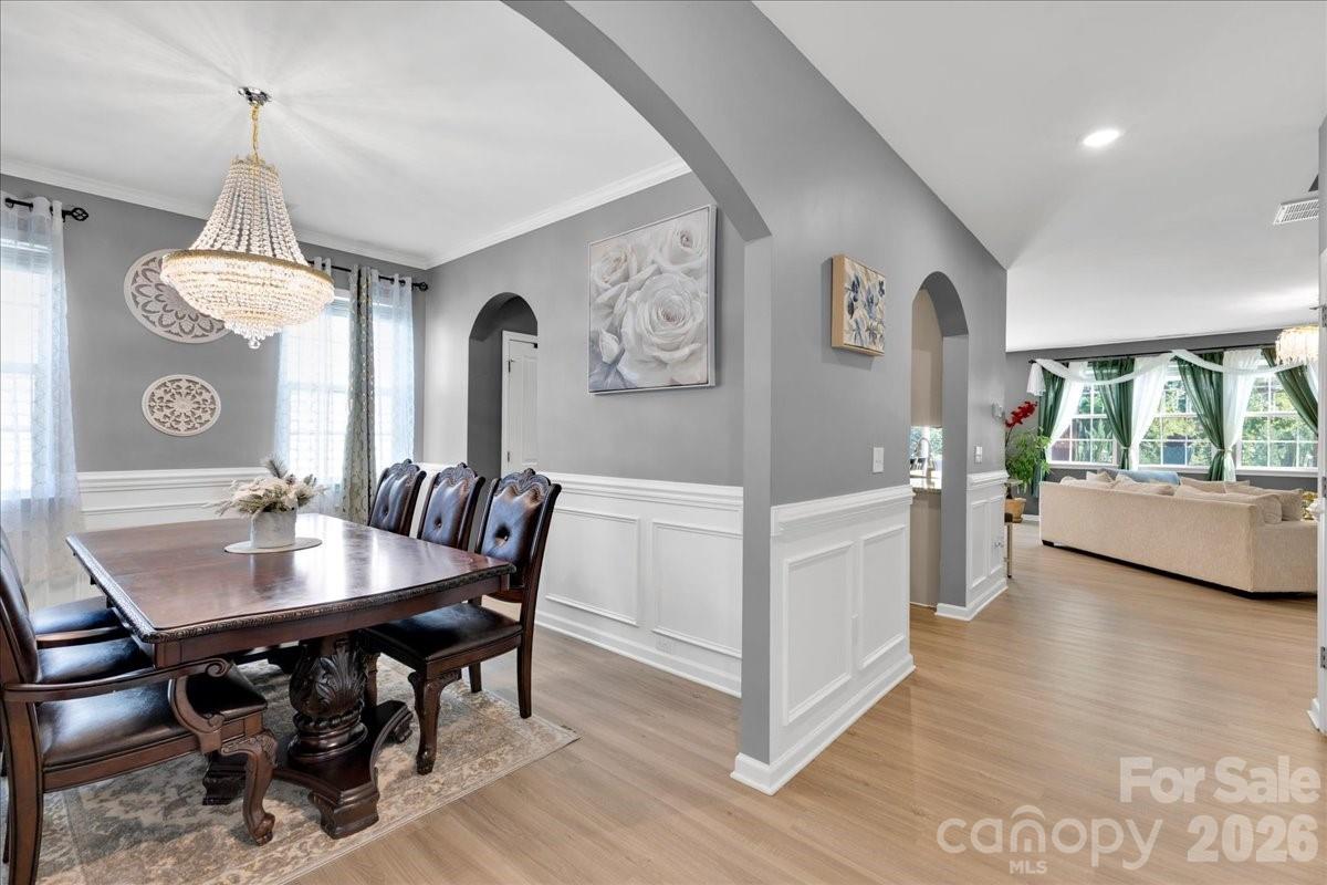 14727 Superior Street Property Photo 5