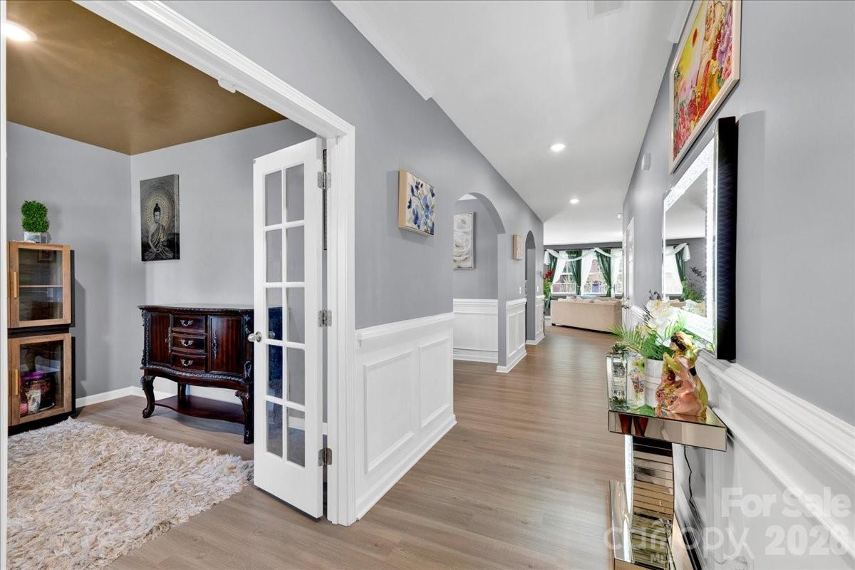 14727 Superior Street Property Photo 6