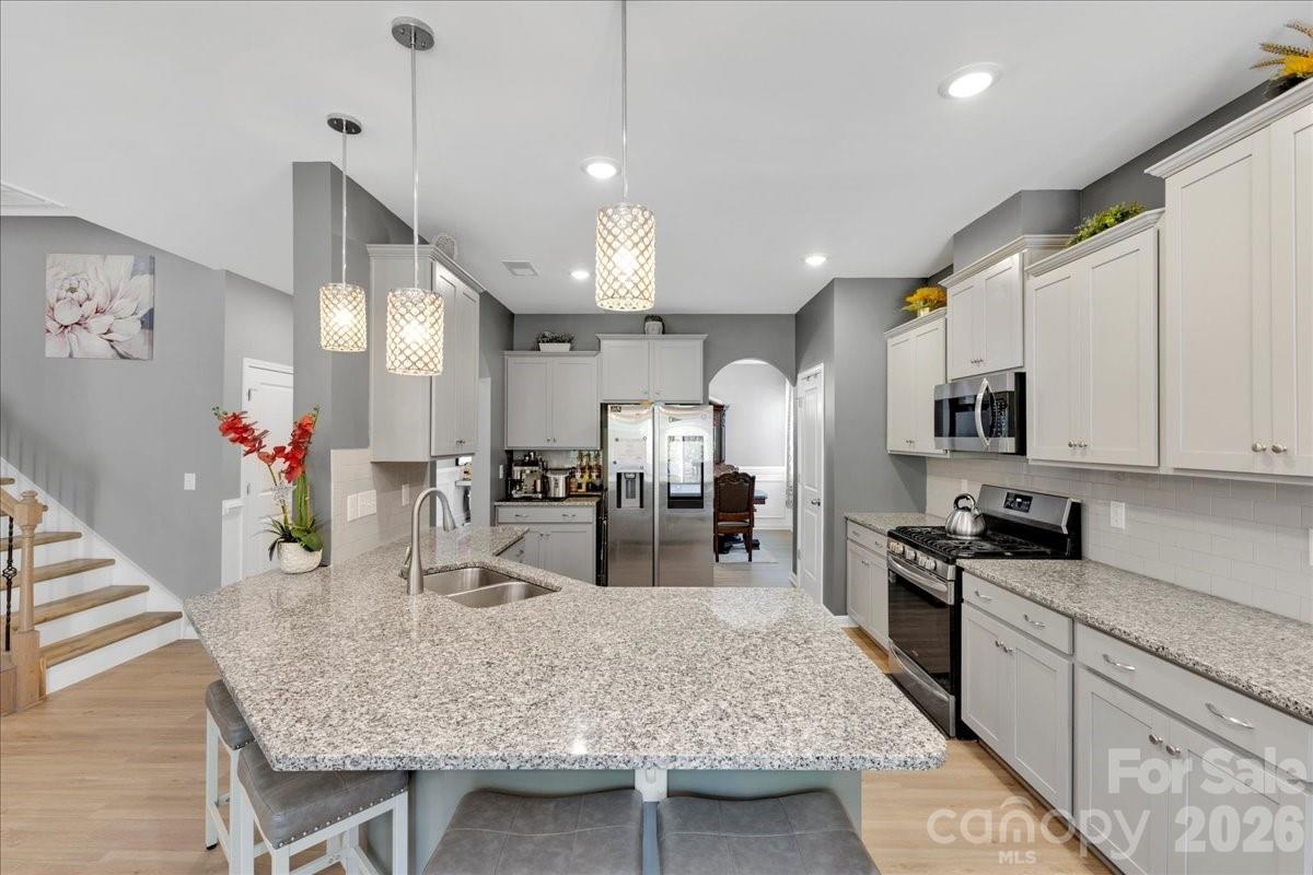 14727 Superior Street Property Photo 8