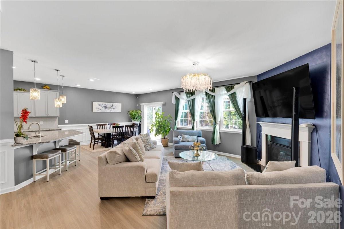 14727 Superior Street Property Photo 10