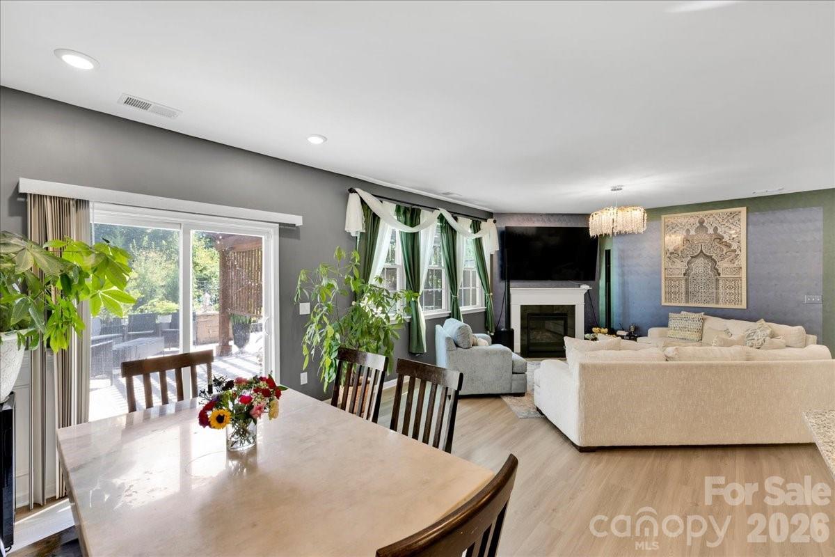 14727 Superior Street Property Photo 11