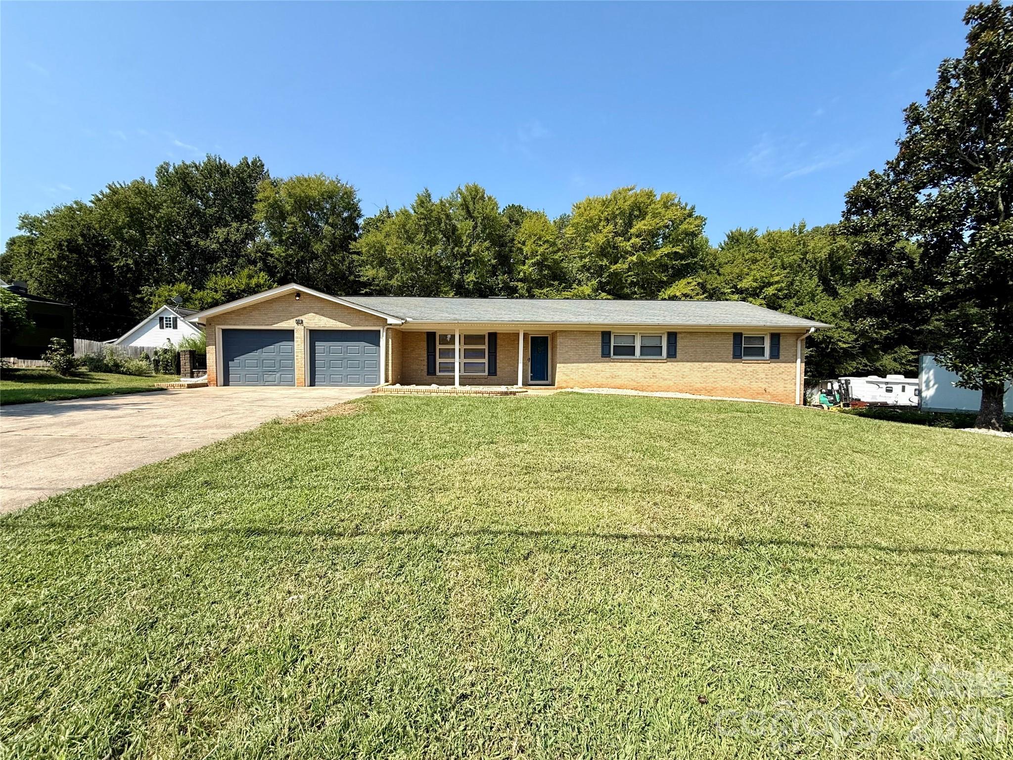 213 Lakeview Drive Property Photo 1