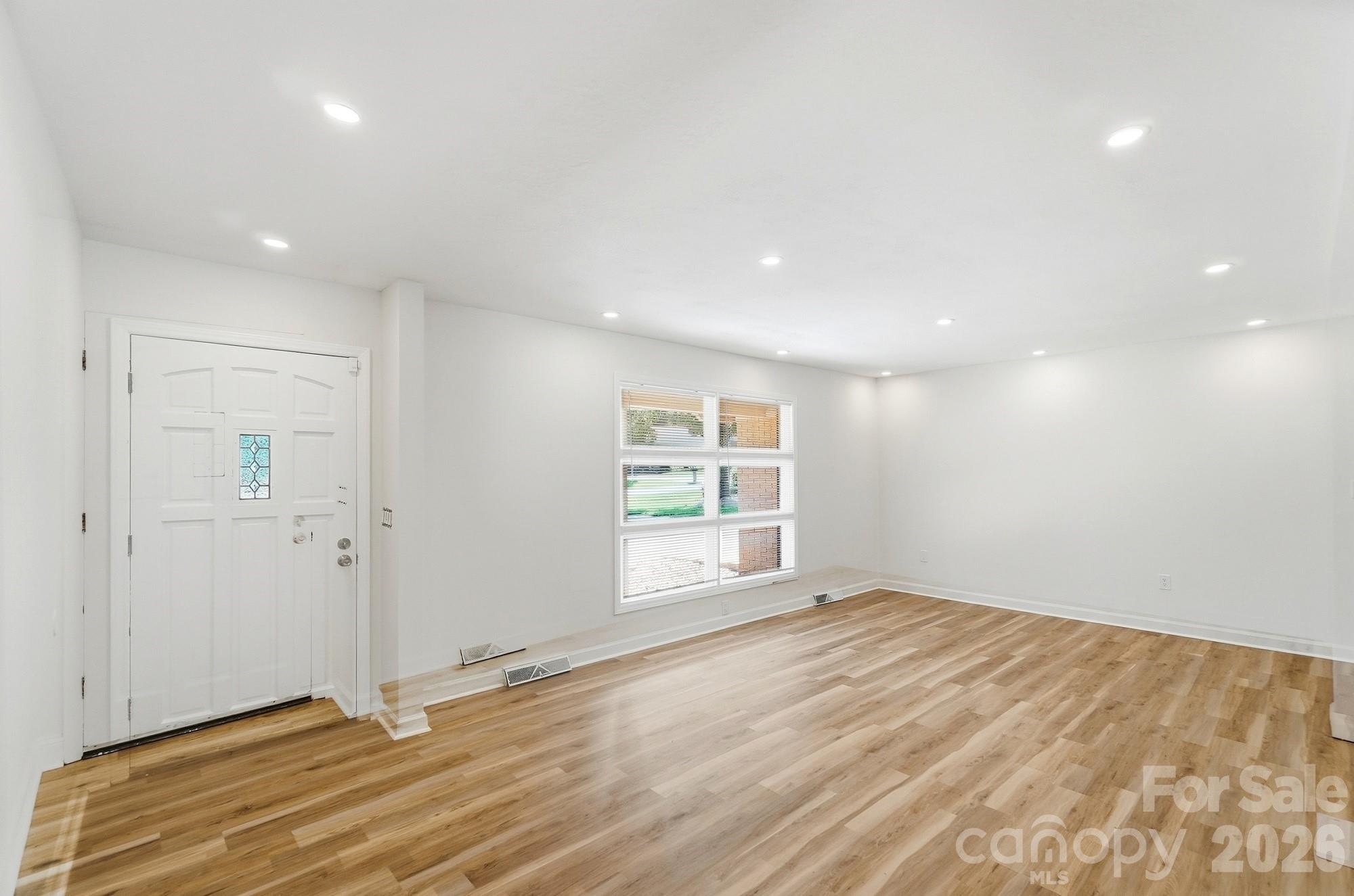 213 Lakeview Drive Property Photo 12