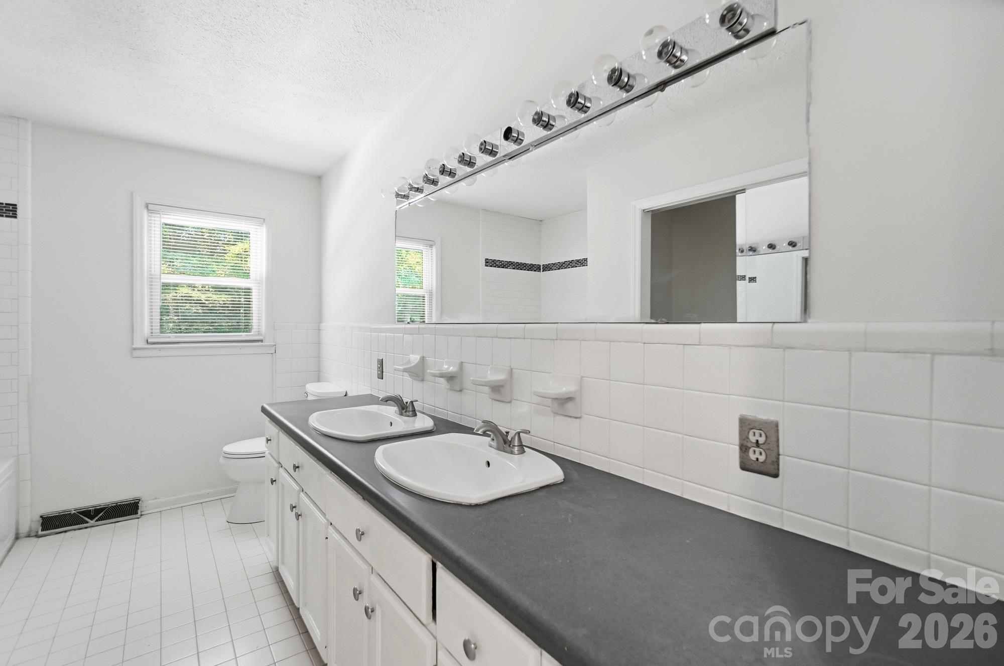 213 Lakeview Drive Property Photo 45