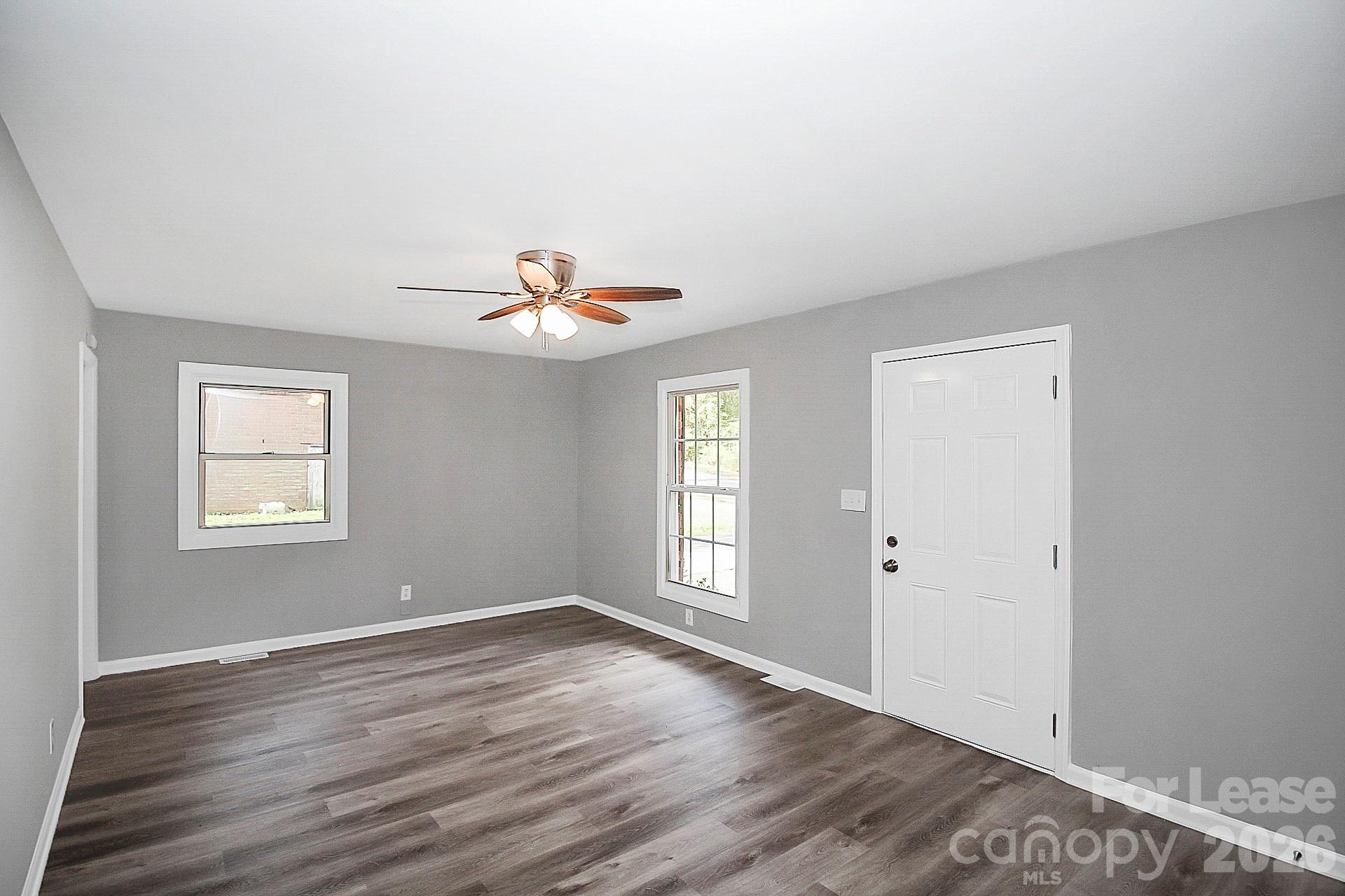 2310 Eastview Circle Property Photo 4