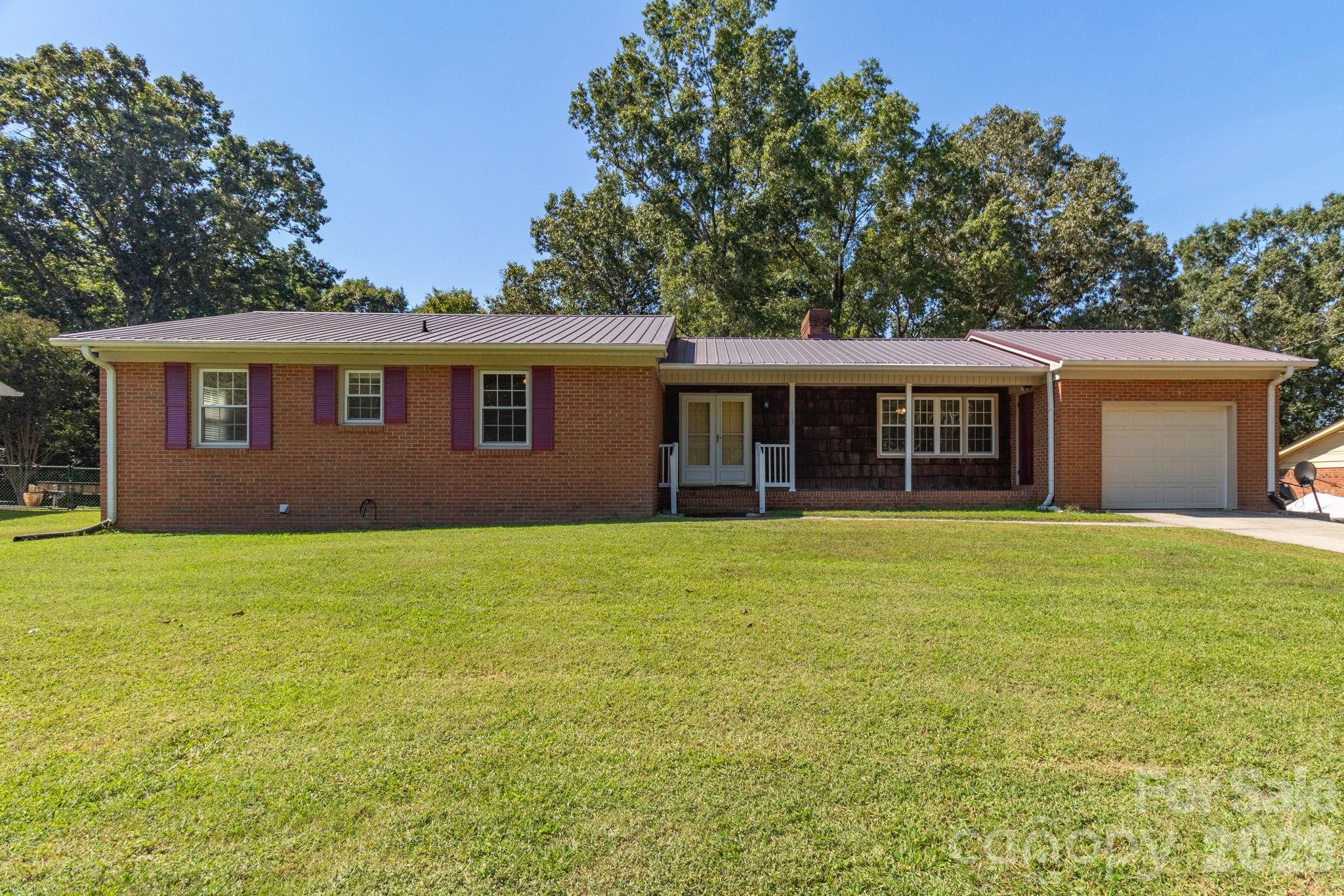 115 Monroe Drive Property Photo 1