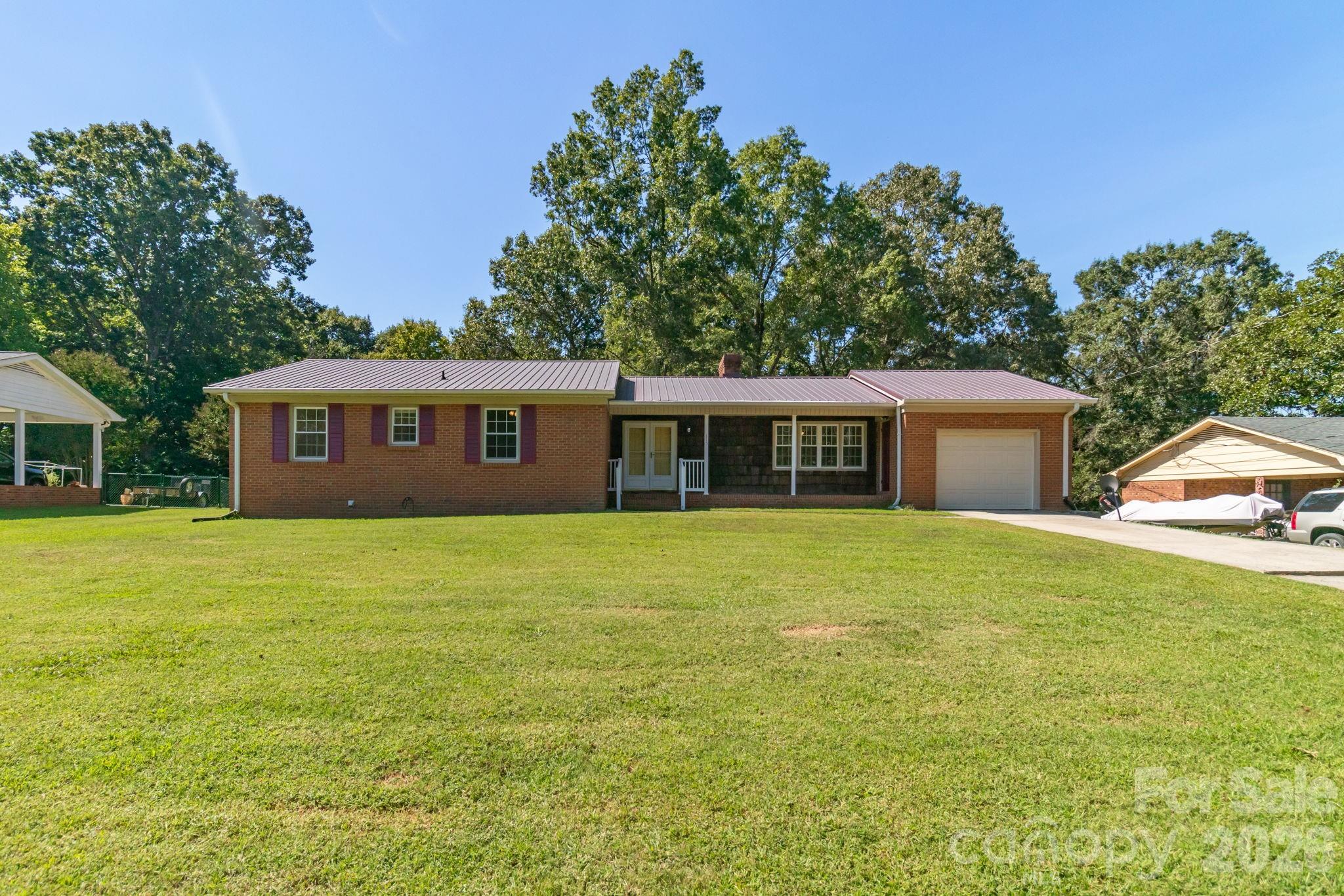 115 Monroe Drive Property Photo 2