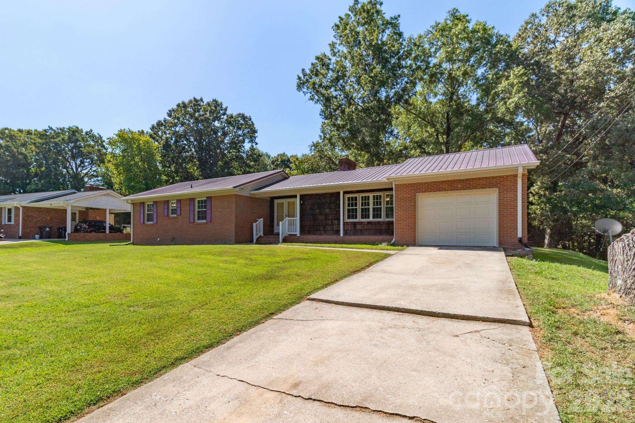 115 Monroe Drive Property Photo 3