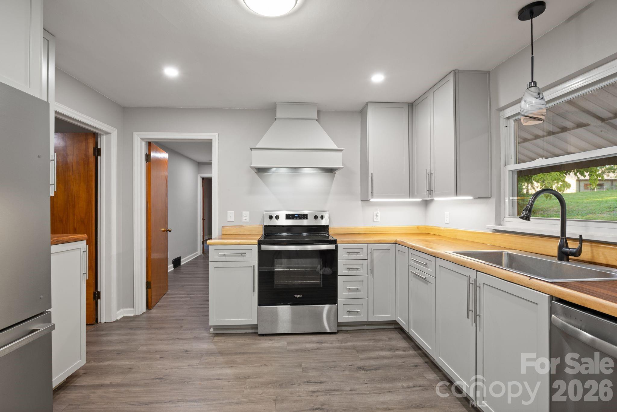 1452 Sweeten Creek Road Property Photo 15
