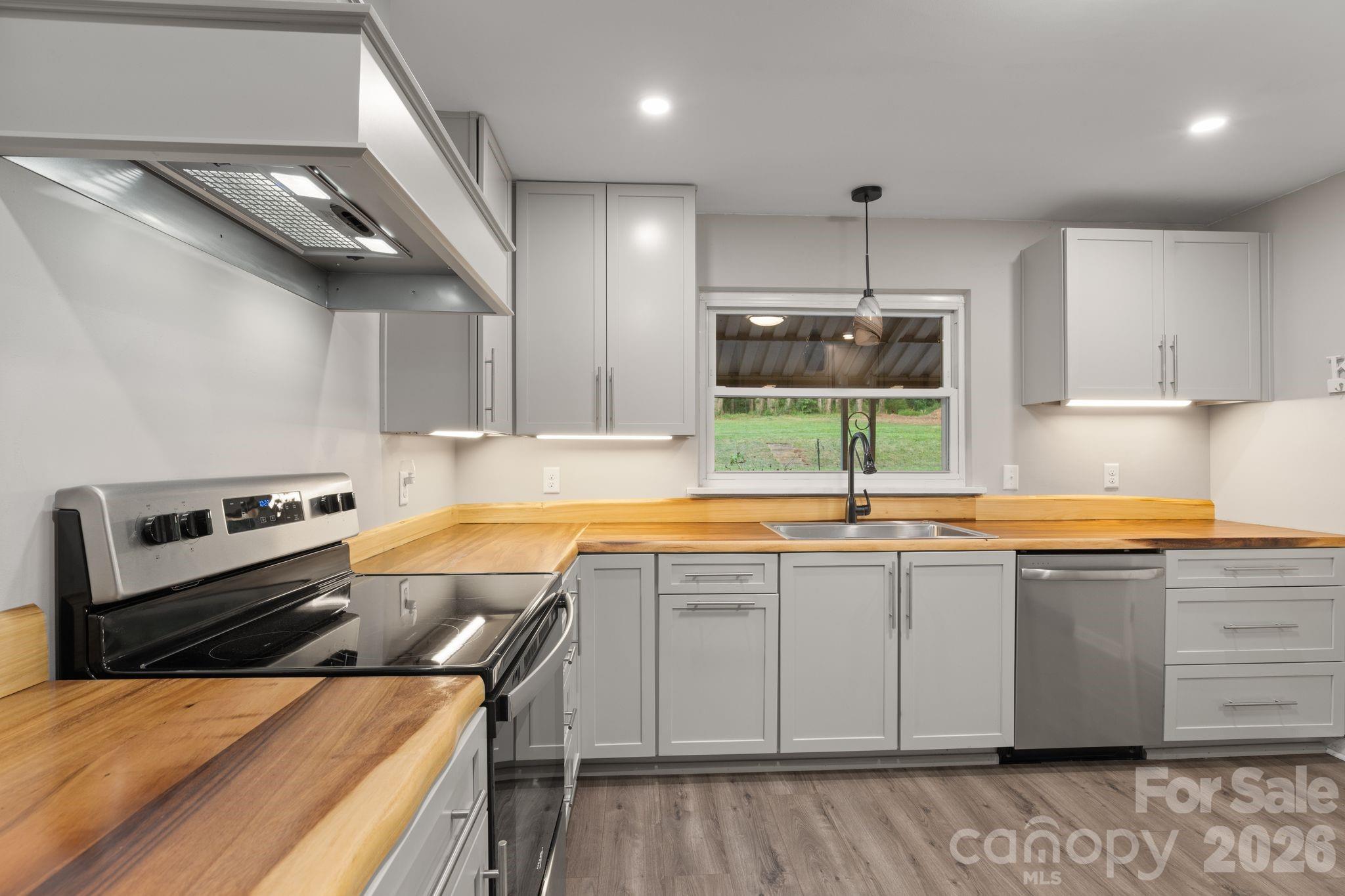 1452 Sweeten Creek Road Property Photo 16