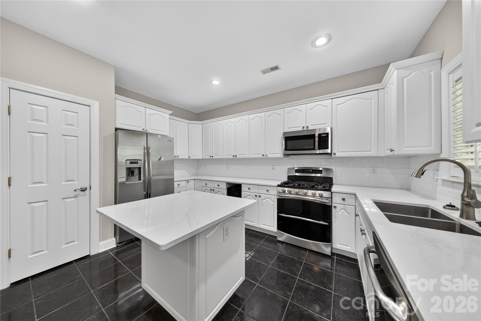 9169 Bonnie Briar Circle Property Photo 11