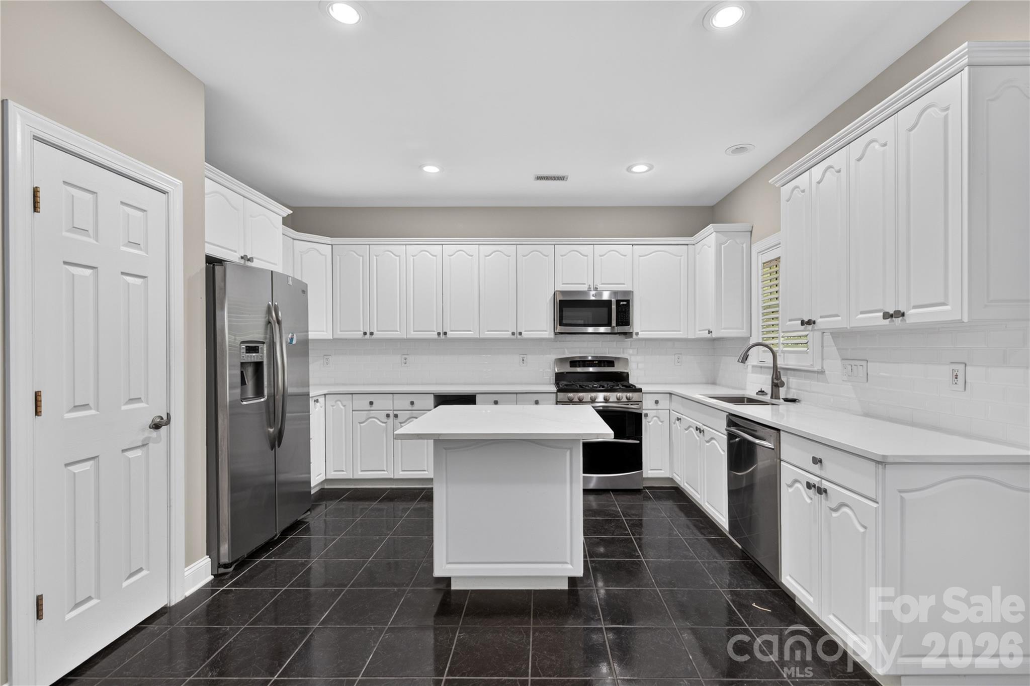 9169 Bonnie Briar Circle Property Photo 13