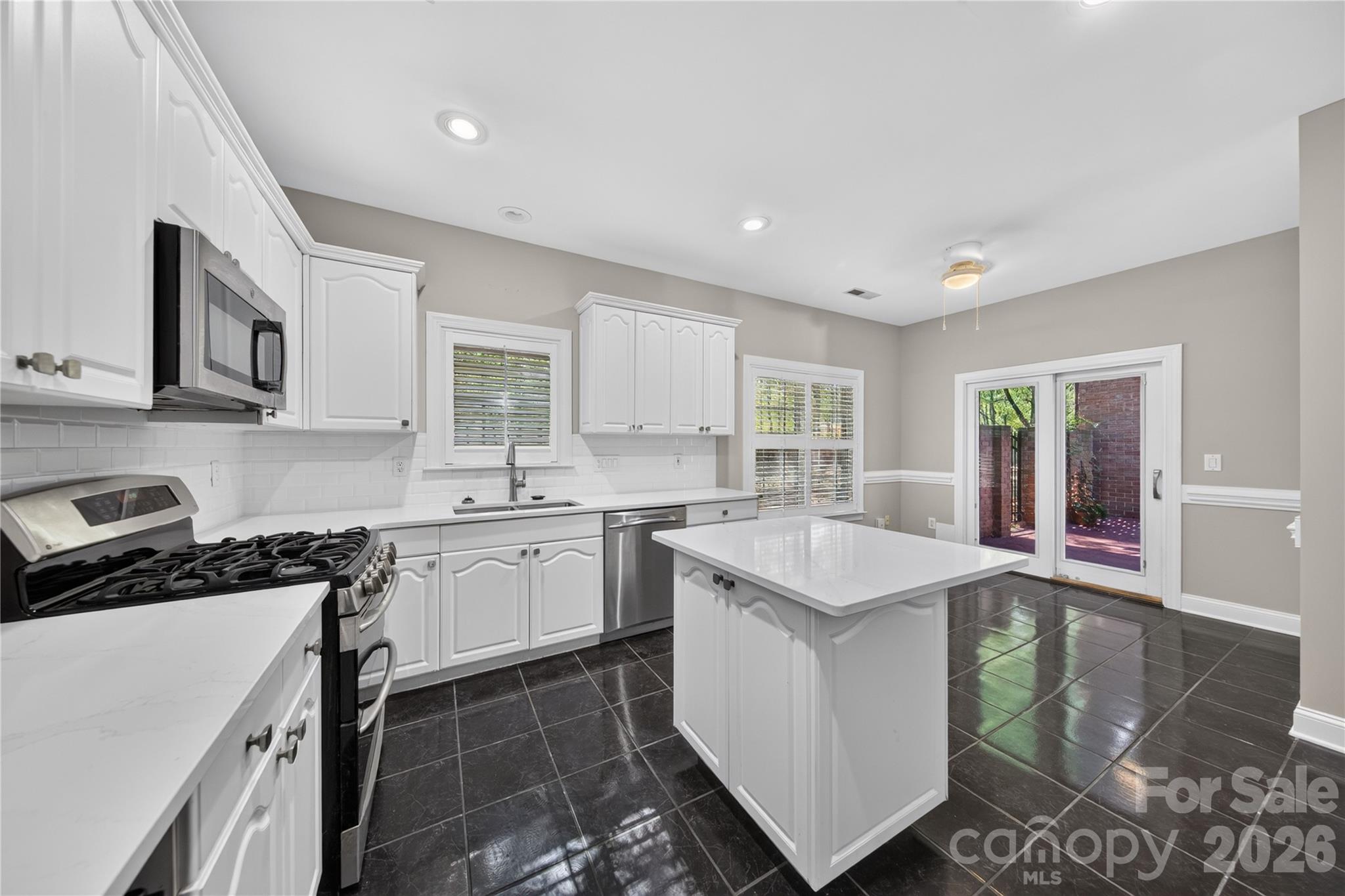 9169 Bonnie Briar Circle Property Photo 14