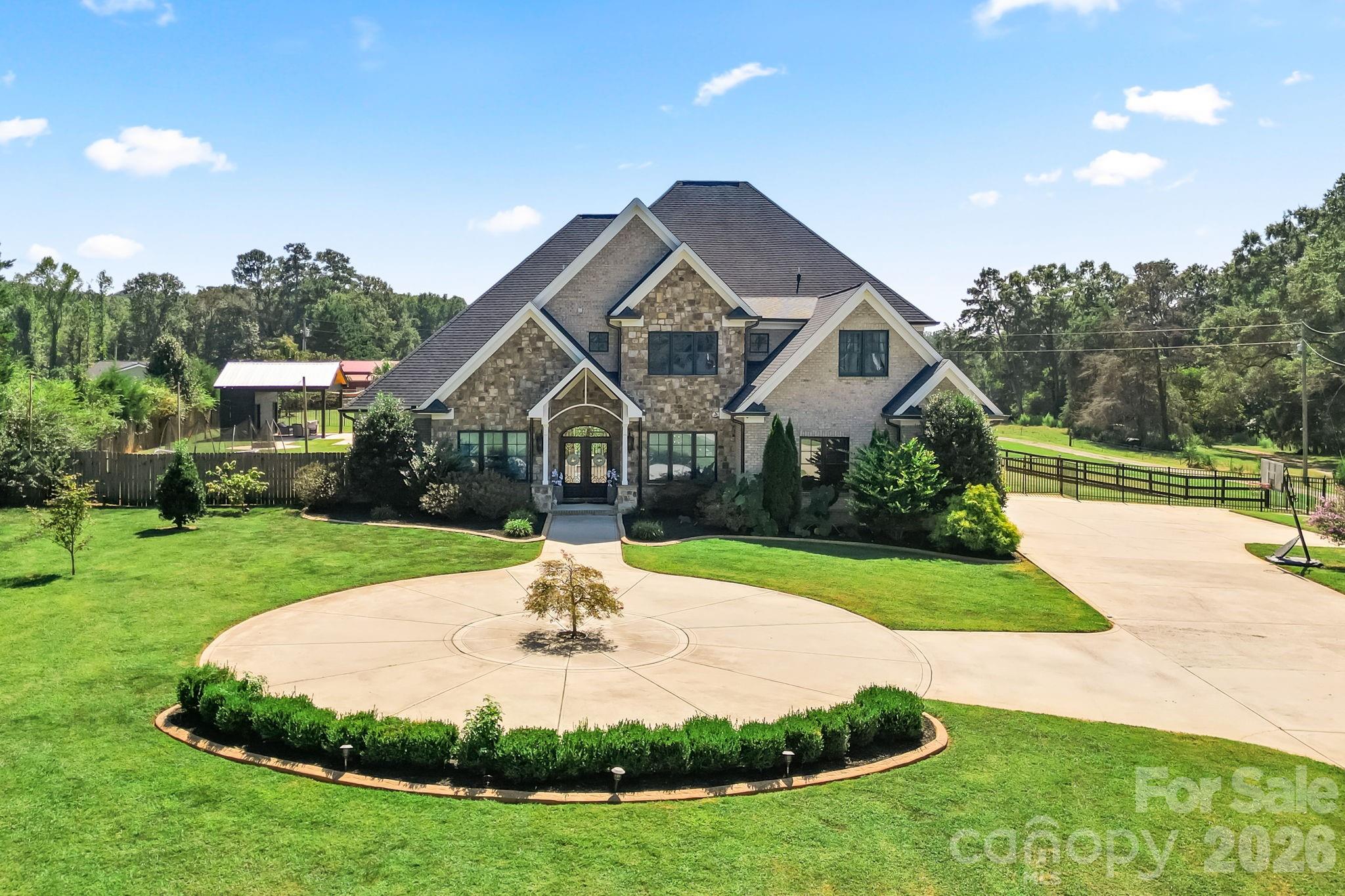 822 Kiser Road Property Photo 1