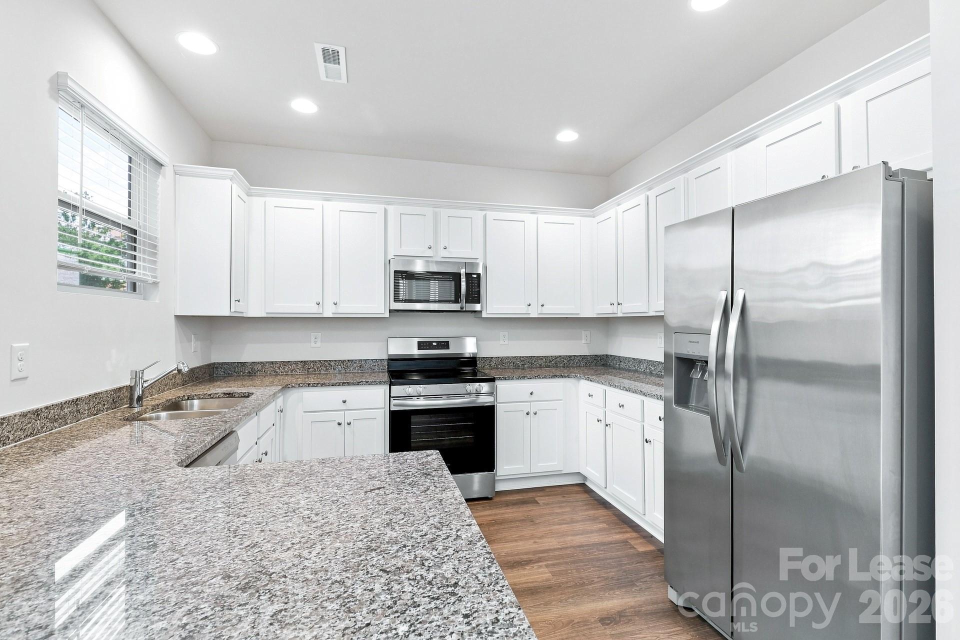 233 W Grover Street Property Photo 3