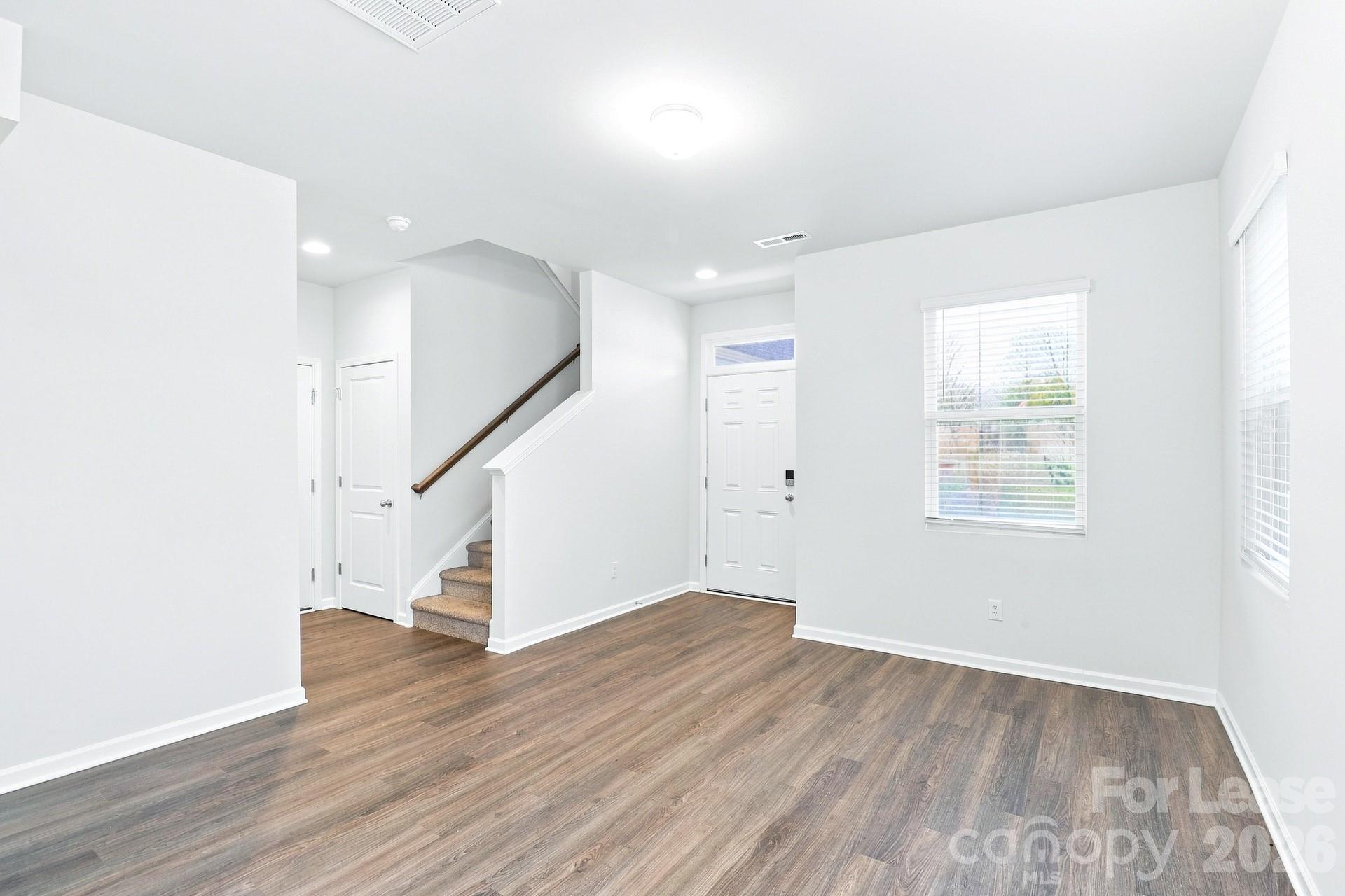 233 W Grover Street Property Photo 5