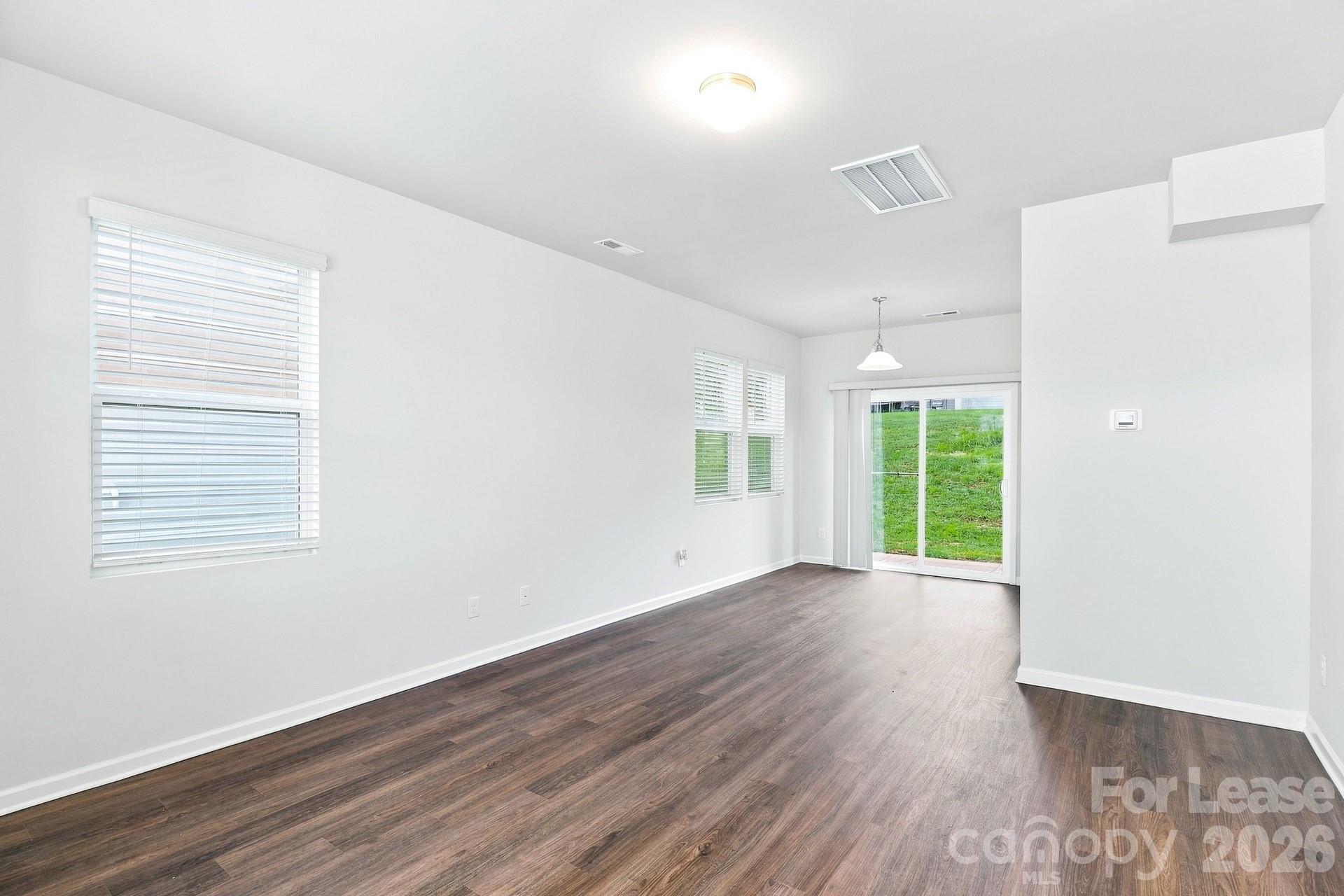 233 W Grover Street Property Photo 7