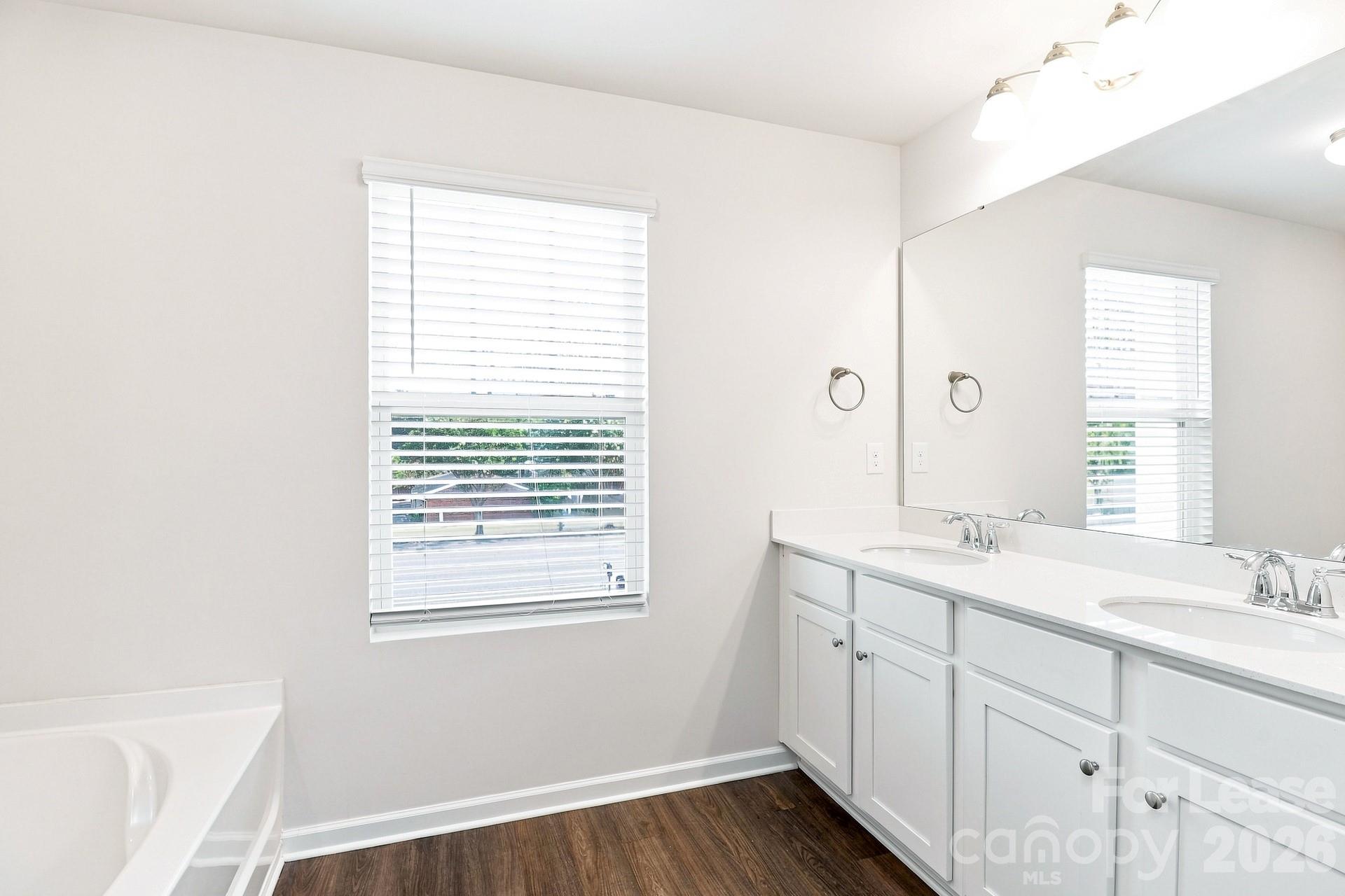 233 W Grover Street Property Photo 8