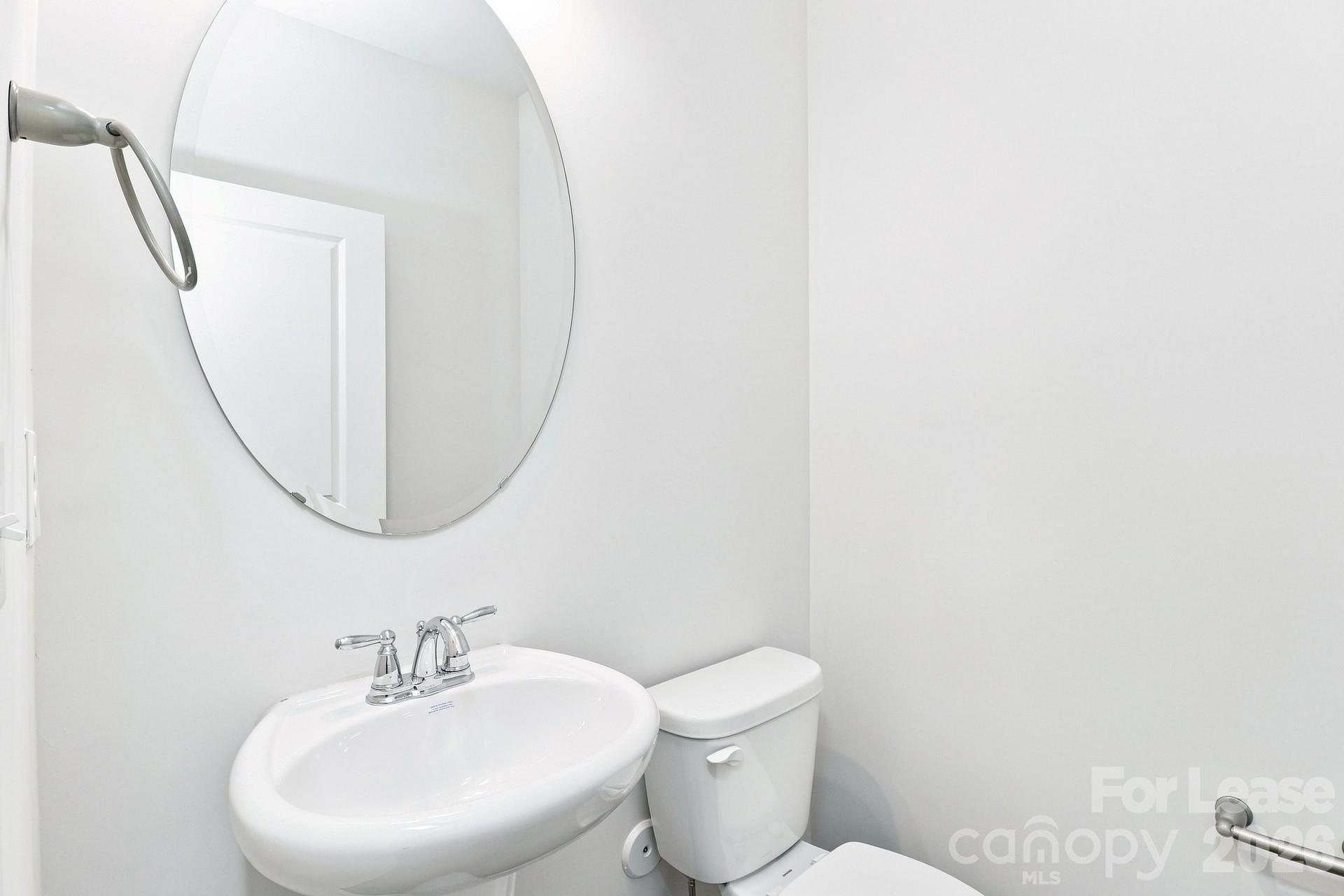 233 W Grover Street Property Photo 14