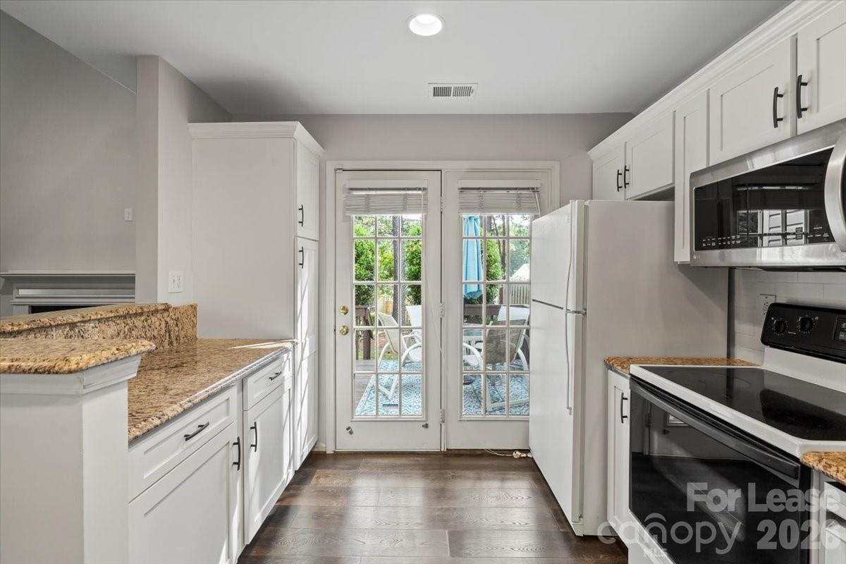 9022 Roseton Lane Property Photo 6