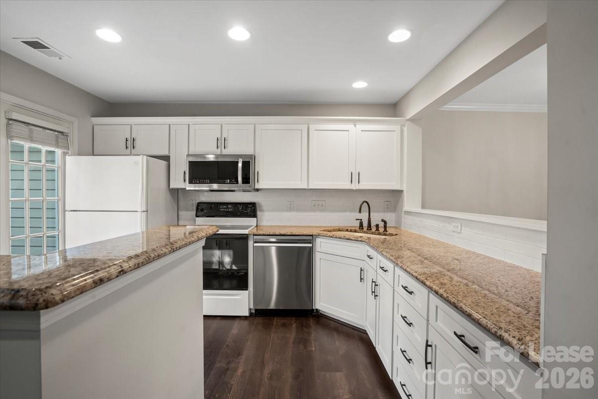 9022 Roseton Lane Property Photo 7