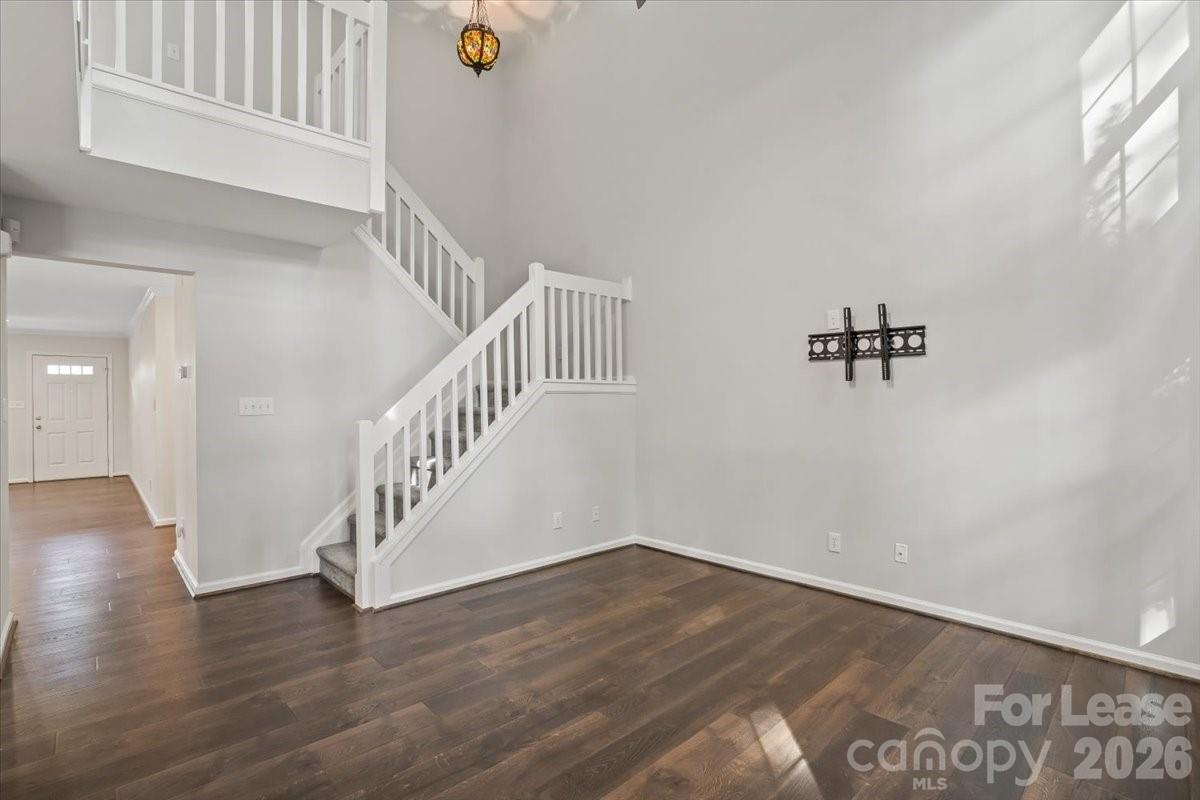 9022 Roseton Lane Property Photo 10