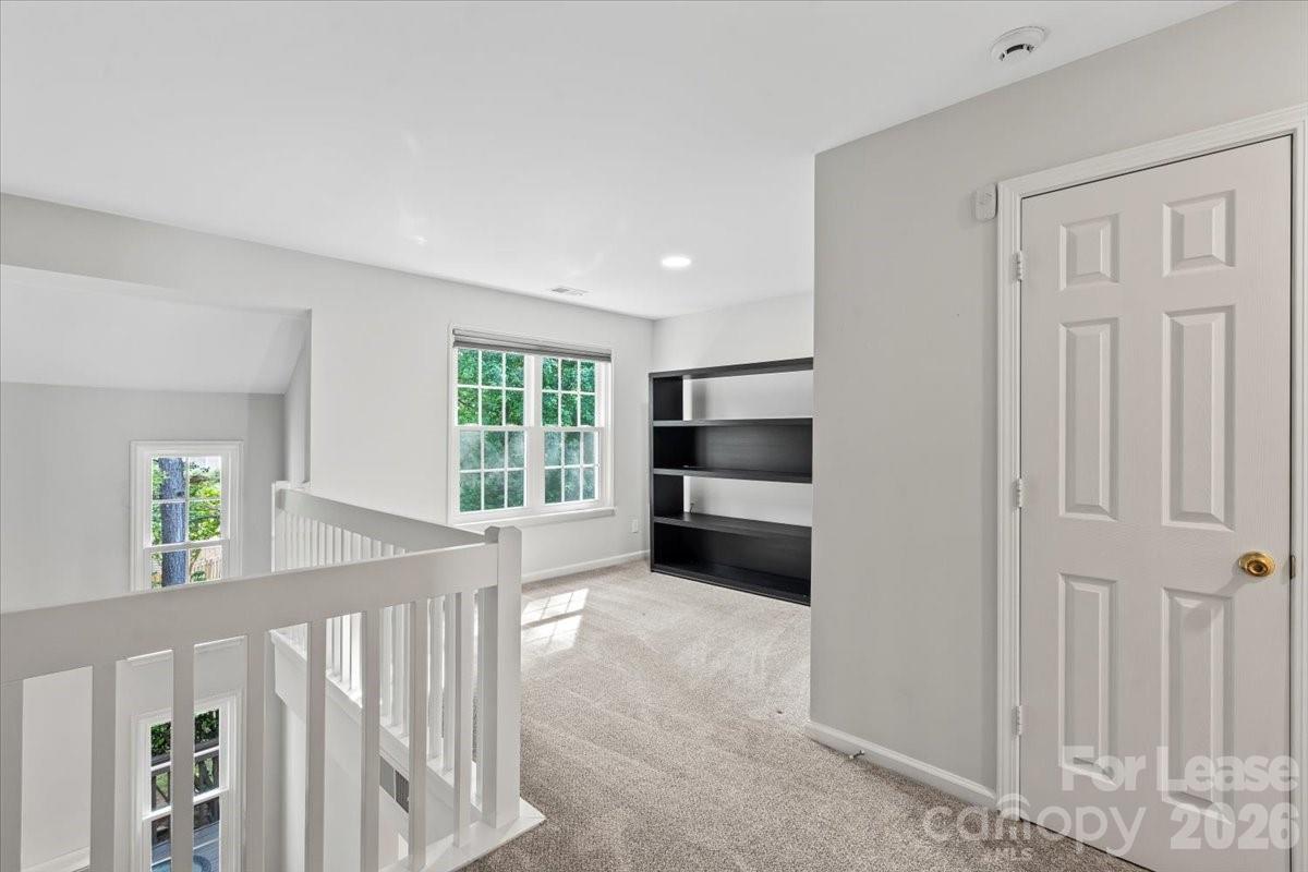 9022 Roseton Lane Property Photo 14