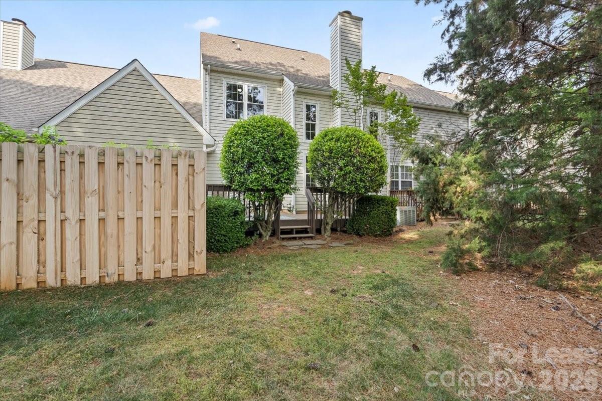 9022 Roseton Lane Property Photo 26