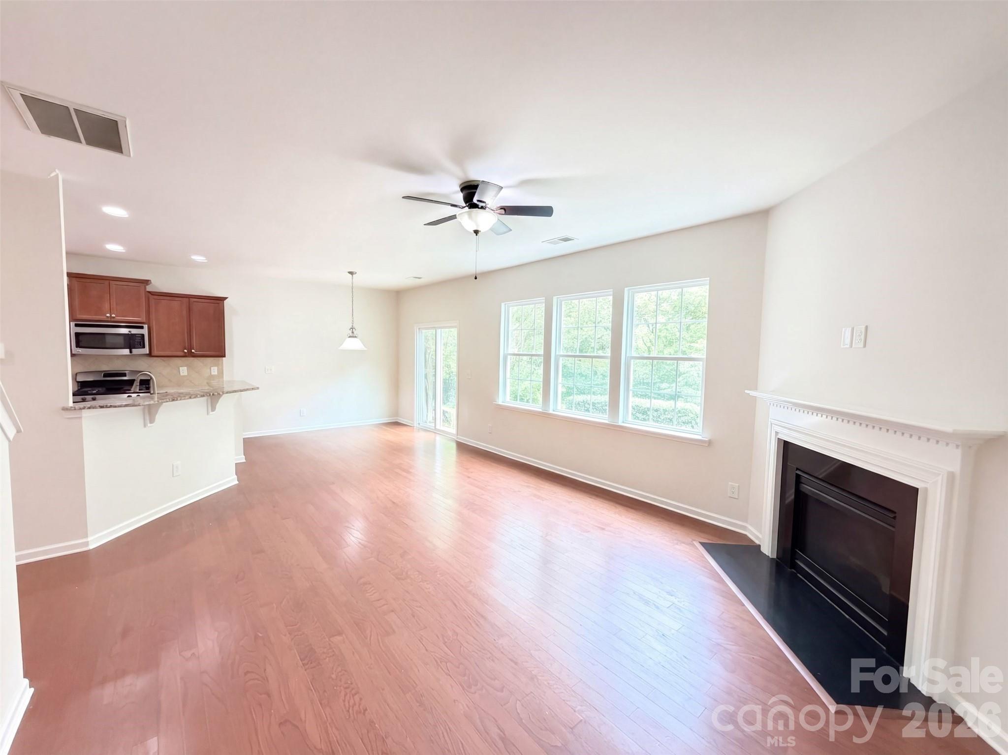7230 Kinley Commons Lane Property Photo 3