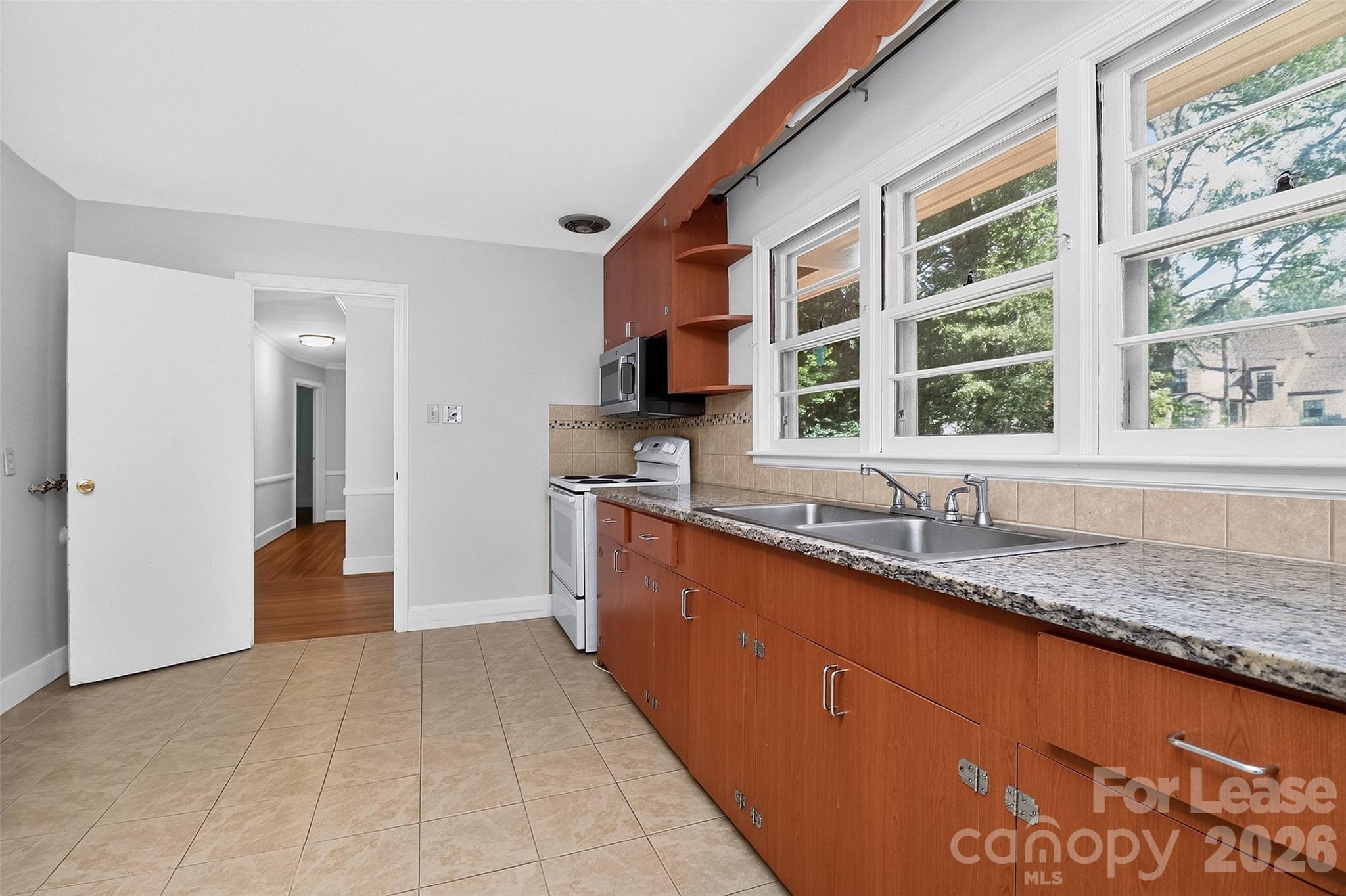 6038 Preston Lane Property Photo 8