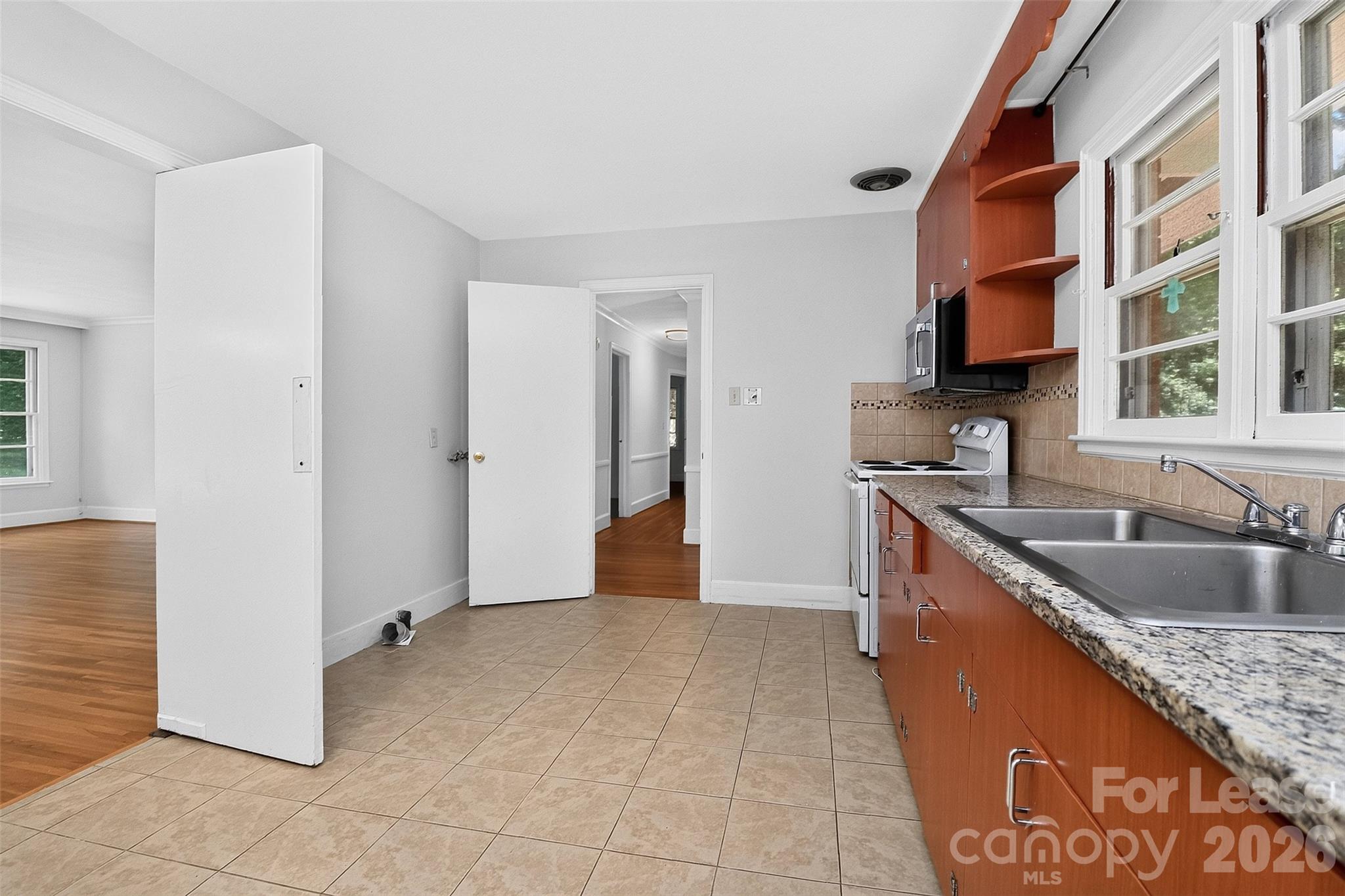 6038 Preston Lane Property Photo 9