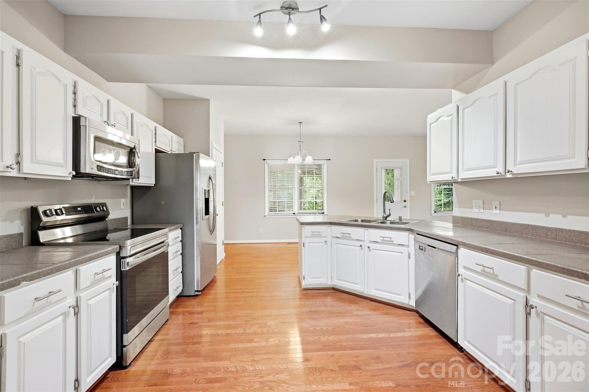 2591 Chandy Street Property Photo 10